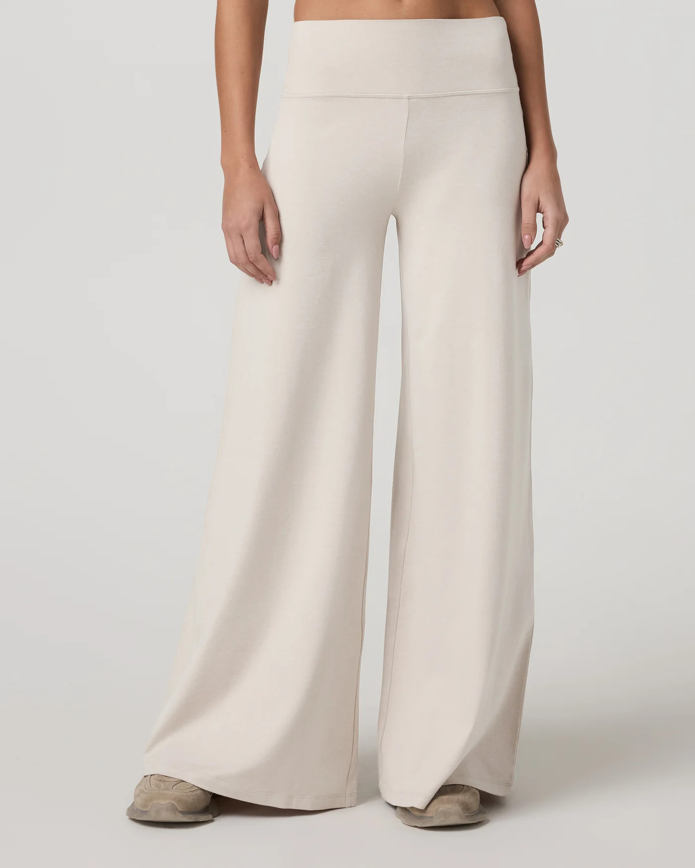 Halo Easy Wideleg Pant – Women's Ecru Heather Pants – Vuori | Vuori Clothing (US & Canada)