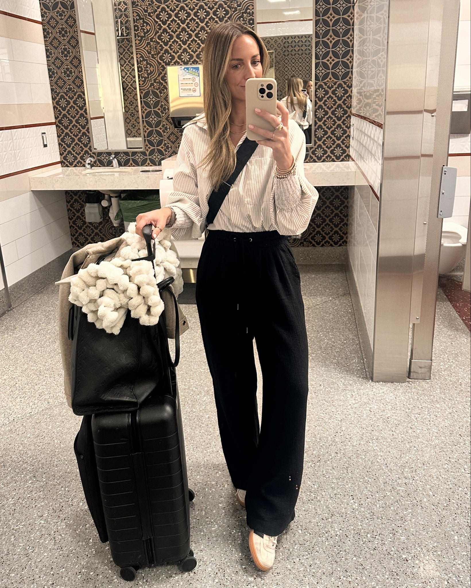 Travel fit ✈️


#travelfit 

#LTKStyleTip #LTKTravel #LTKFallSale