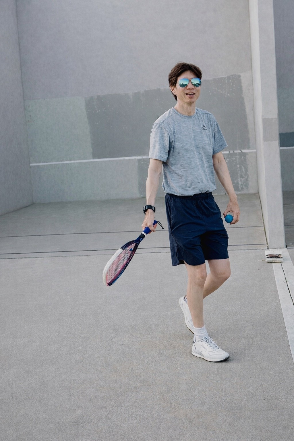 After work → straight to the court.
No overthinking, just move.

What I reach for every time:
• breathable workout short sleeve
• lightweight training shorts
• clean white sneakers (easy, versatile, goes with everything)
• mirrored sunglasses — because yes, even a quick game deserves style

Simple pieces, but they work hard.
Start the week moving — everything else follows.

#mensstyle #mensactivewear #sneakers #workoutfit #athleisure #mensfashion #racquetball #fitnessstyle #everydaywear #sportstyle #ltkfitness #ltkmens #shopthelook

#LTKdayinmylife #LTKfitnessgoals #LTKActive