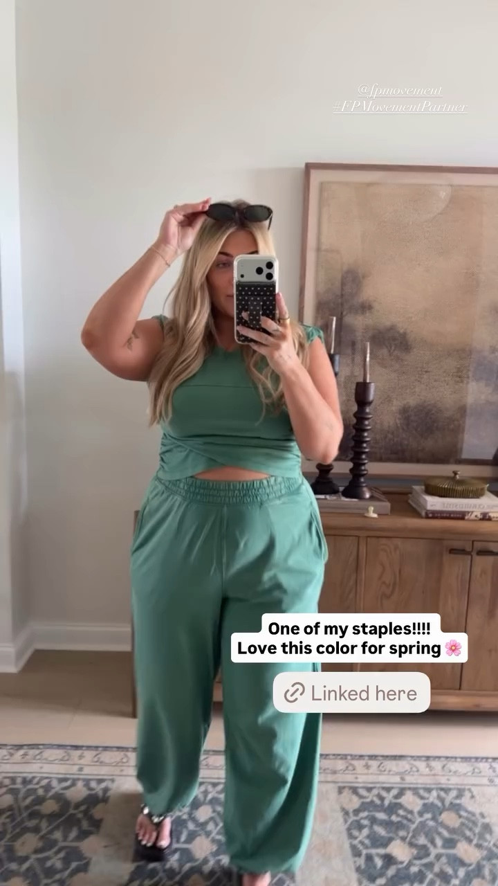 One of my staples!!! Love this color for spring 🌸 I’m in an XL 

#LTKmomlife #LTKootd #LTKMidsize
