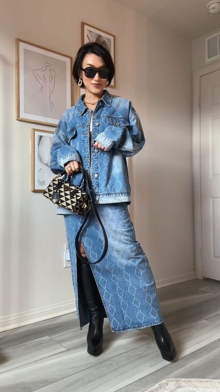 #GRWM - Style an outfit with me: yes - I like denim on denim 🙈✨

#commense #prada #quayaustralia #schutz

#ootd #outfitideas #styleover40 #whatiwear #everydayoutfits 

Outfit Inspo
Cool girl effortless outfits
90s dark feminine outfits 
Classy chic winter outfits 
Outfit of the day aesthetics 
Edgy fashion over 40 for women 
Fashion influencer women over 40 
Edgy style outfits over 40 
Street style outfits over 40

#LTKover40 #LTKstyletip #LTKshoecrush