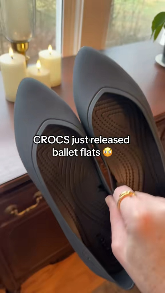 @crocs just released ballet flats!

These are so chic and comfortable. The perfect every day flat. 

Flats, ballet flats, crocs, ballet flats, work, shoes, shoes, women’s shoes, summer shoes

#LTKootd #LTKSeasonal #LTKWorkwear