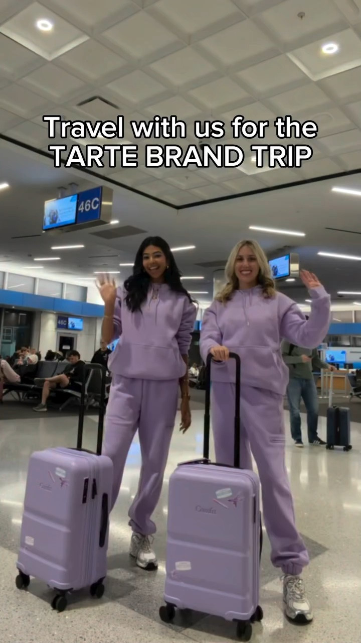 Travel with us for Trippin with Tarte!! Can’t wait to give you a house tour 🤩🙈💜

#trippinwithtarte #tartecosmetics #brandtrip #travelwithme #comfrt