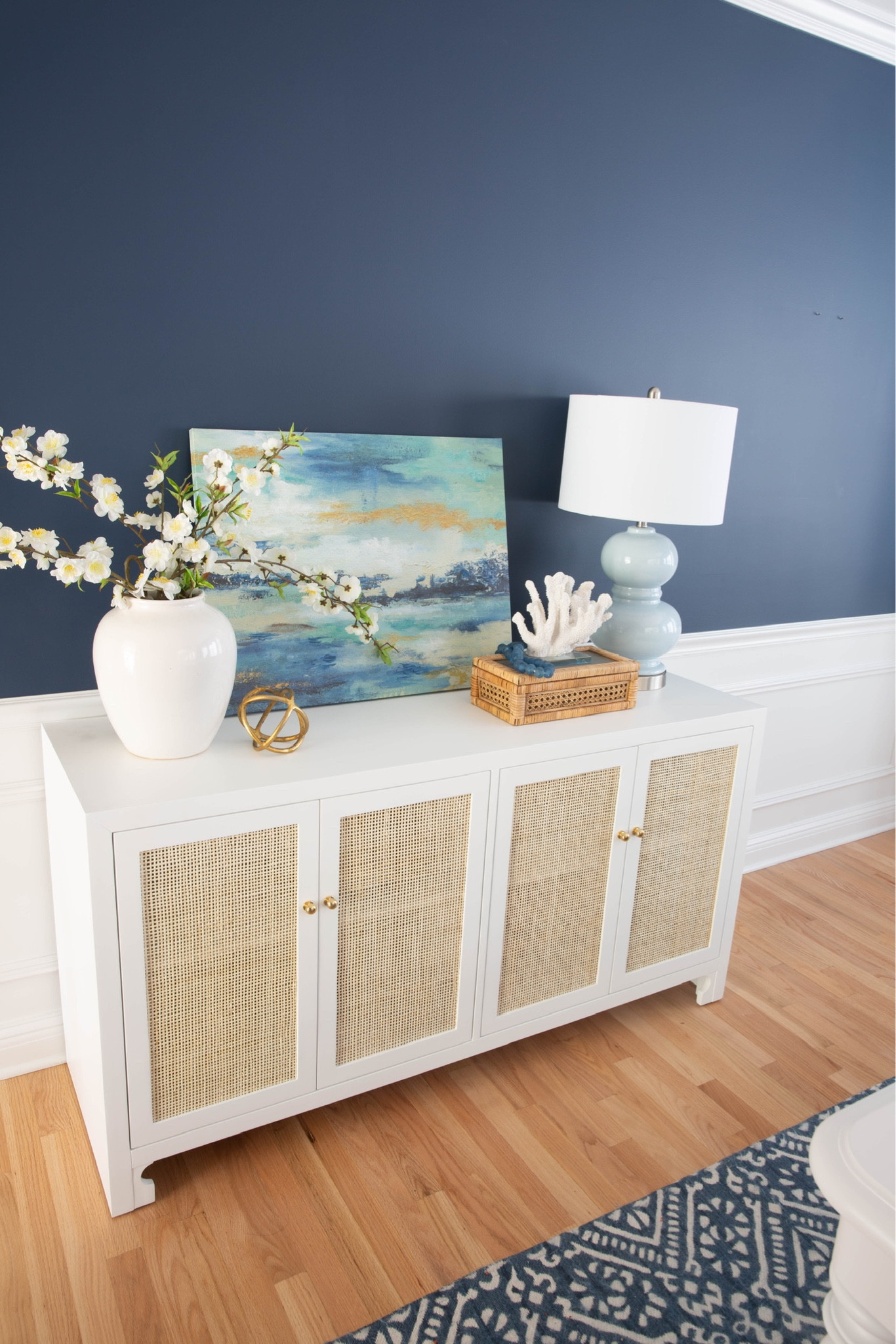 Coastal console table - coastal details on console table 

#LTKhome