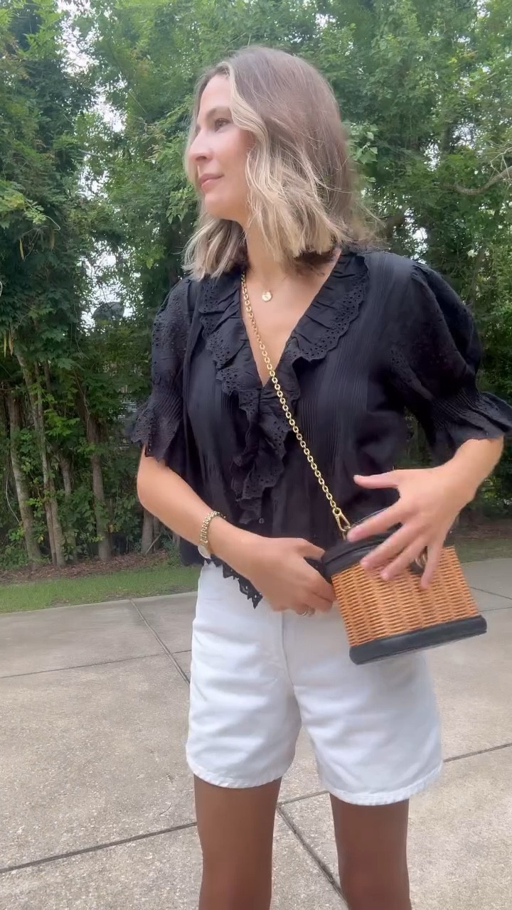 Monday we meet again 🖤

Keeping it comfortable and causal today. What I wore working from home for my 9-5 💻