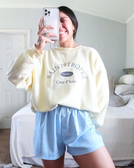 Target sweatshirt
Women’s trendy boxer shorts