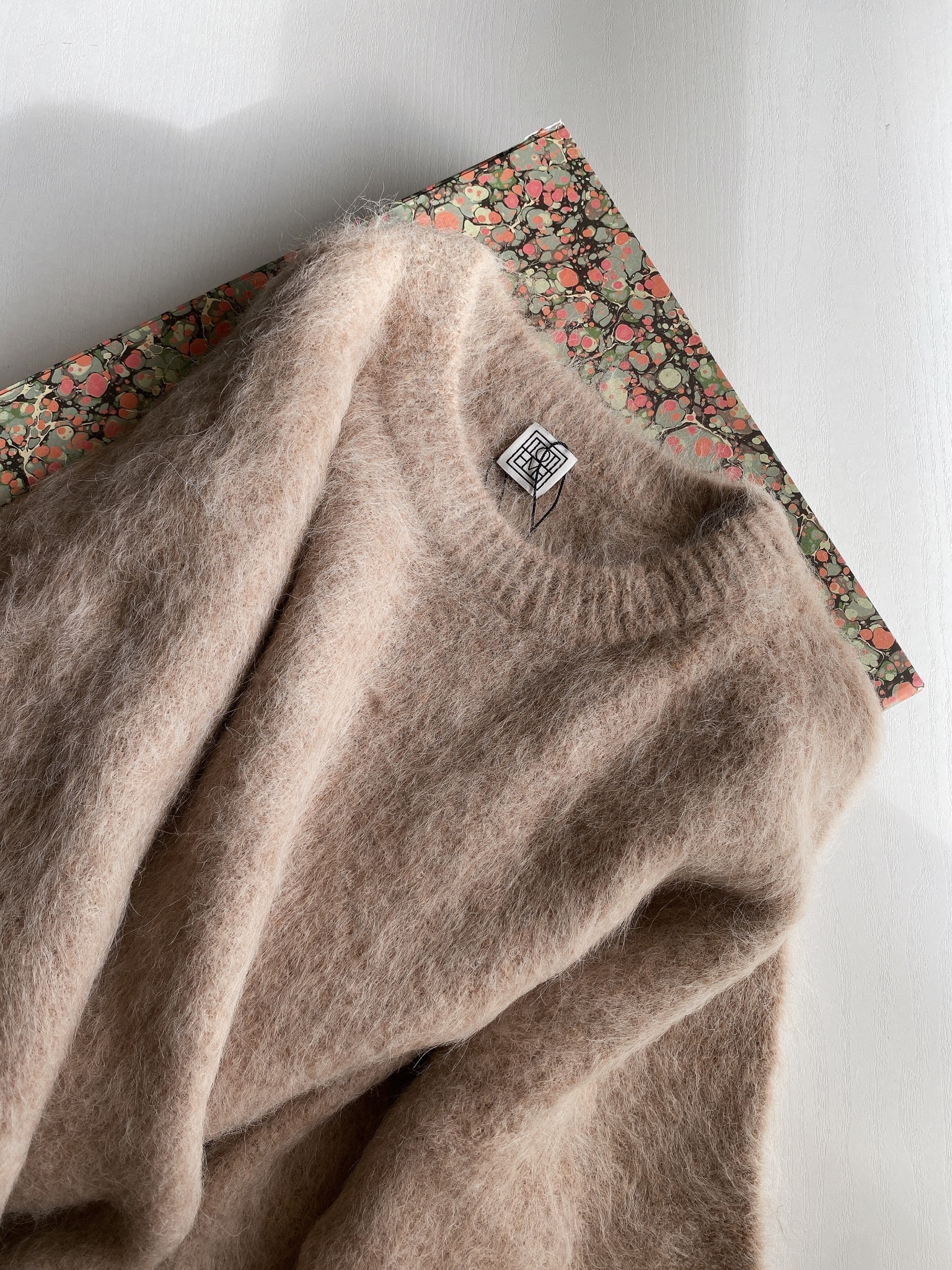 Shaggy Sweater all the way
@toteme 

#toteme #totême #sweaterweather #totemesweater #minimalstyle #neutrals #neutralstyle #neutralstyling #fashioninspo #fashioninspiration #styleinspo #ootd #matchesfashion #토템 #토템니트 #토템스웨터 #가을코디 #여자코디 #일상#매치스패션 #トーテム #ファッションコーデ #韓国ファッション #ニット #ニットコーデ #服好き #秋服コーデ 

#LTKSeasonal #LTKstyletip