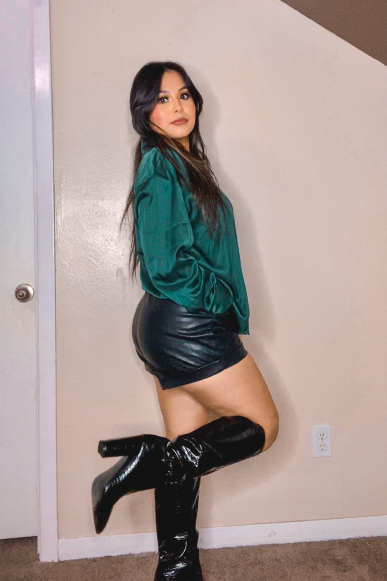 Holiday Outfit
Obsessed with these boots !!  
These shorts are a staple in my wardrobe . Top is great quality 
I bought shorts a long time ago a store so i linked similar 

#LTKstyletip #LTKHoliday #LTKSeasonal