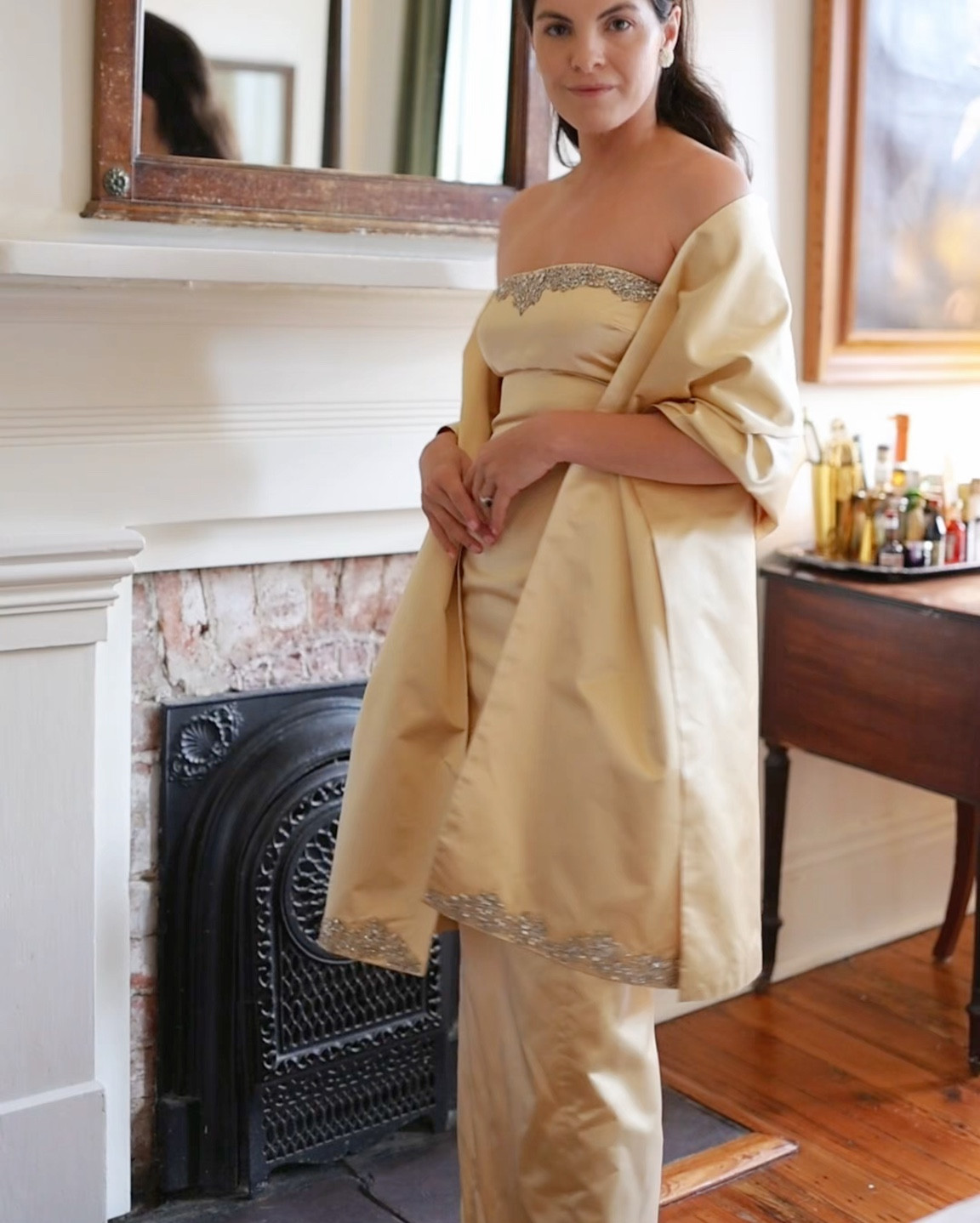 My only shot at southern belle. 🍾—this is vintage Vera Wang but I linked similar styles! 


Wedding guest dresses | cape dresses | shawl dresses | neck scarf dresses | chic wedding guest dresses | satin gowns | ethereal dresses | southern wedding style 

#LTKgrwm #LTKWedding #LTKootd