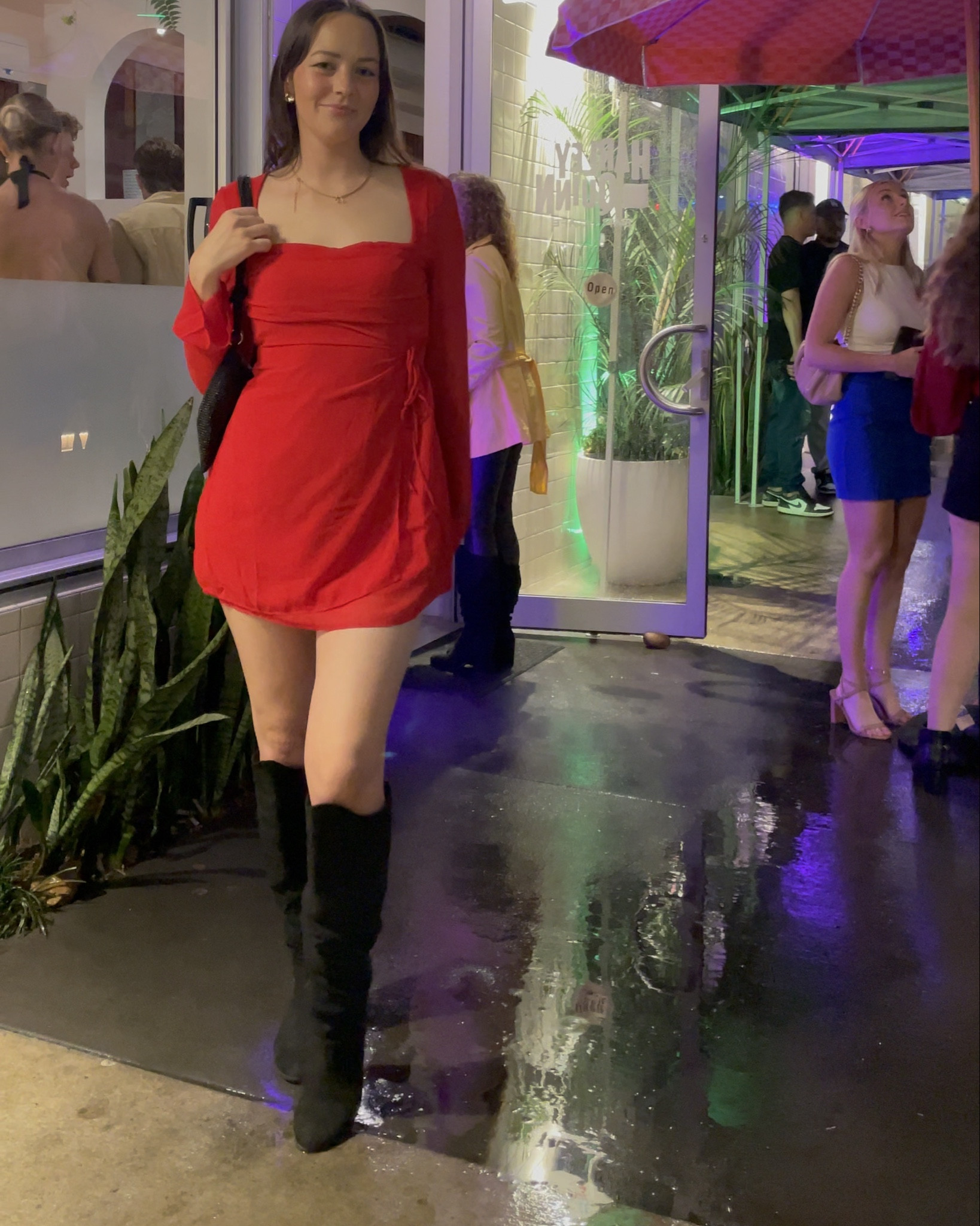 OKAY this dress was HOT, so comfy, the sheer sleeves are insanely hot wtf and I got so many compliments 💋🍒



#LTKshoecrush #LTKparties #LTKaustralia