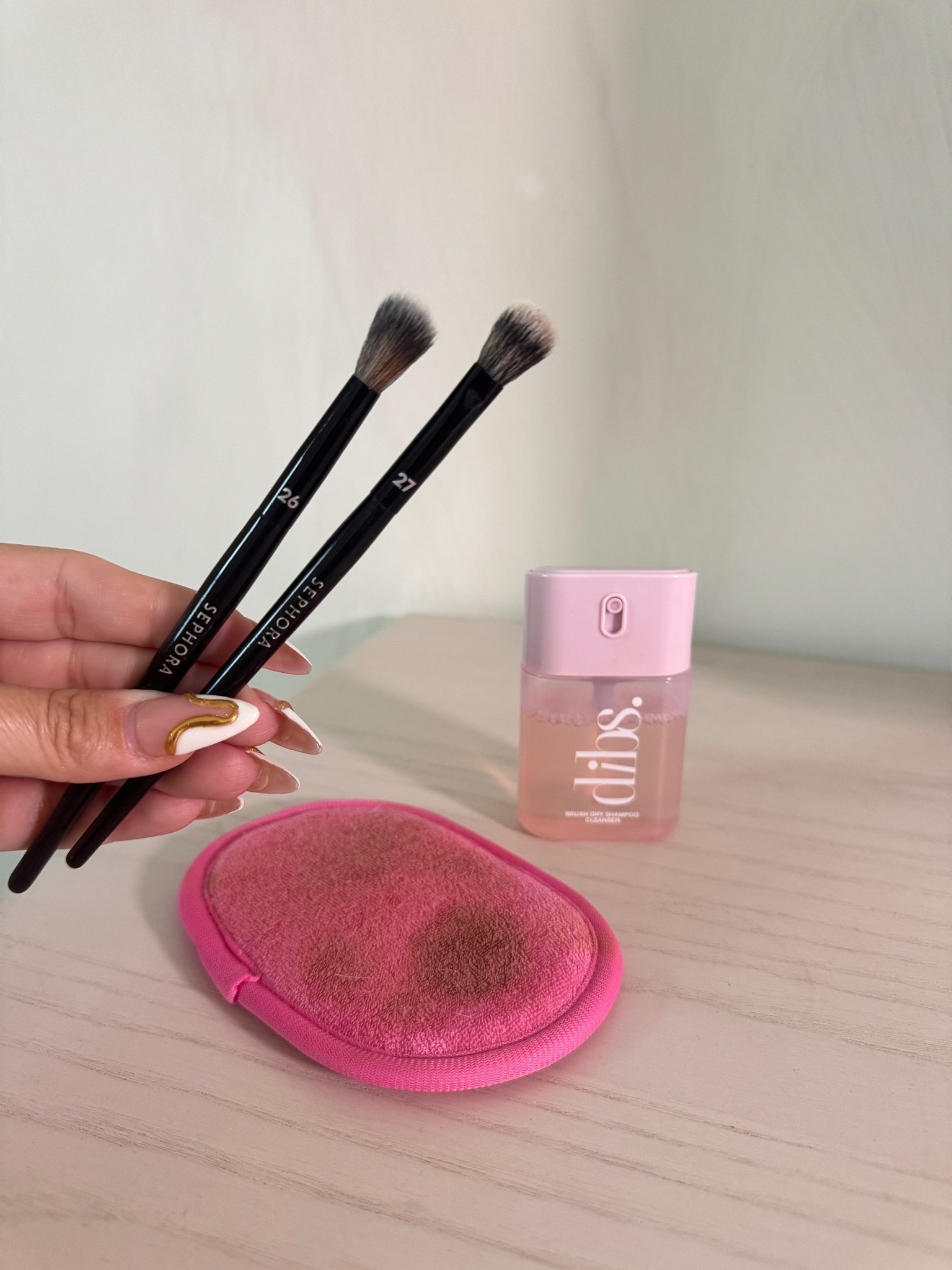 Cleans your brushes so quick !