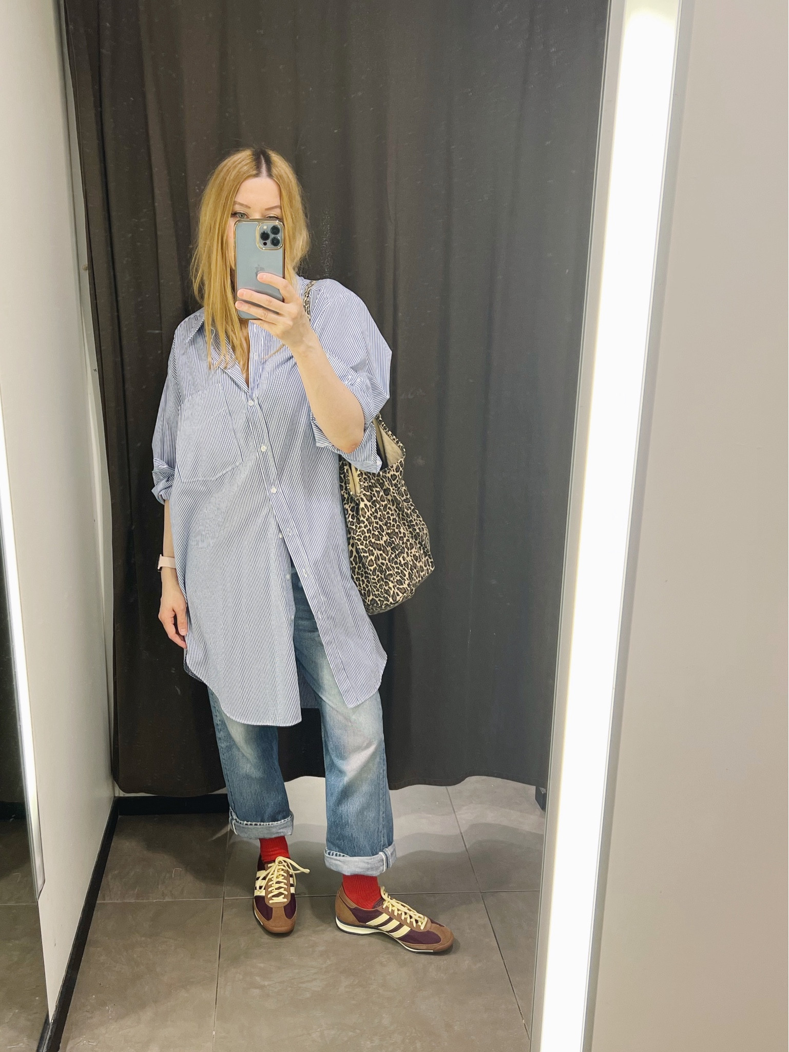 Today’s outfit photo brought to you by the Zara change room where I tried on a bunch of things I saw online and they all looked terrible. Then to round out my disheartening experience I zipped my skin up in some pants.
Jeans are vintage, shirt is super old, tote I bring everywhere with me. It carries a lot. 

#LTKfindsunder100 #LTKstyletip #LTKover40