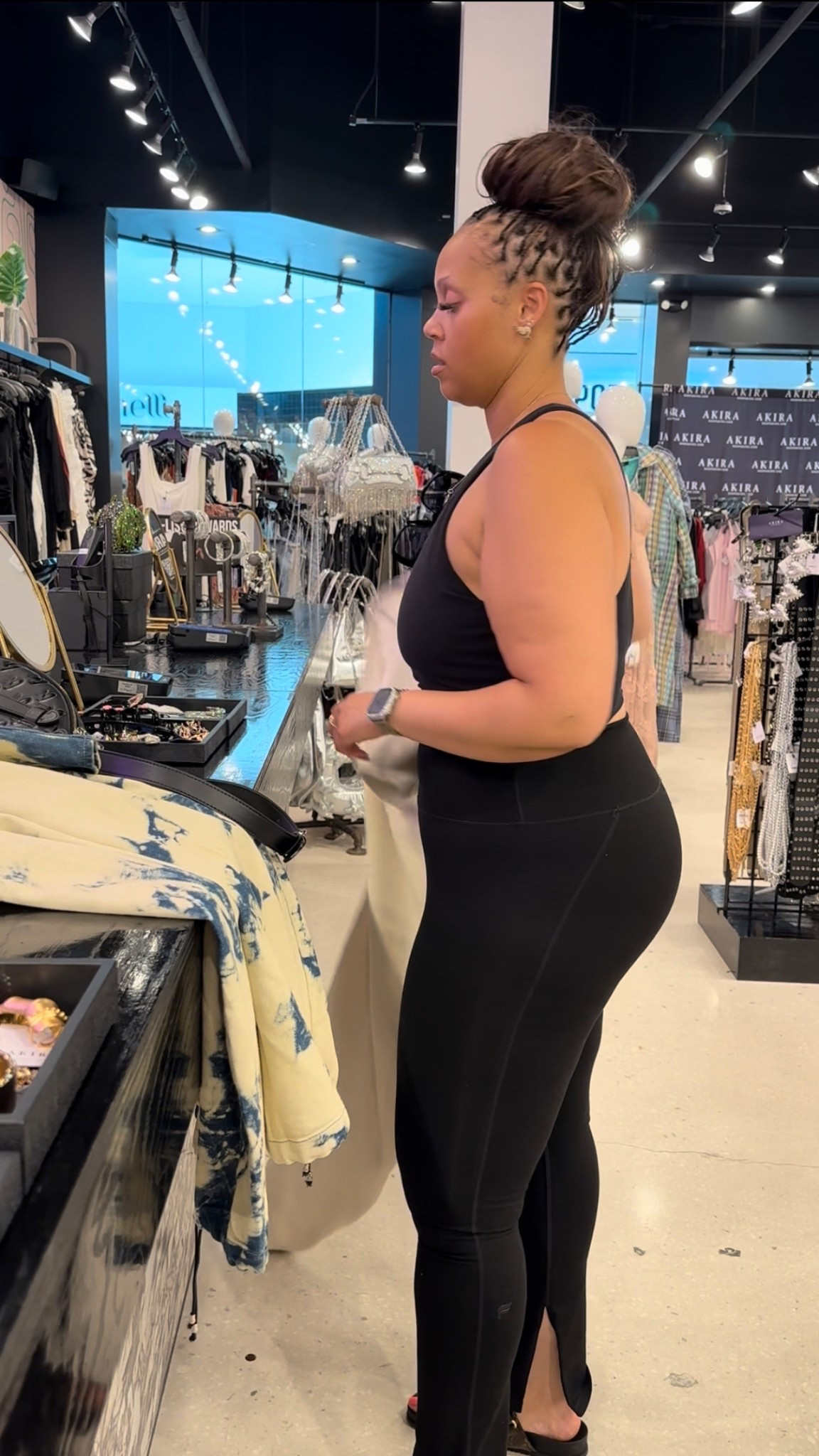 Fabletics split hem leggings. Snatches you right up! Wearing a XL