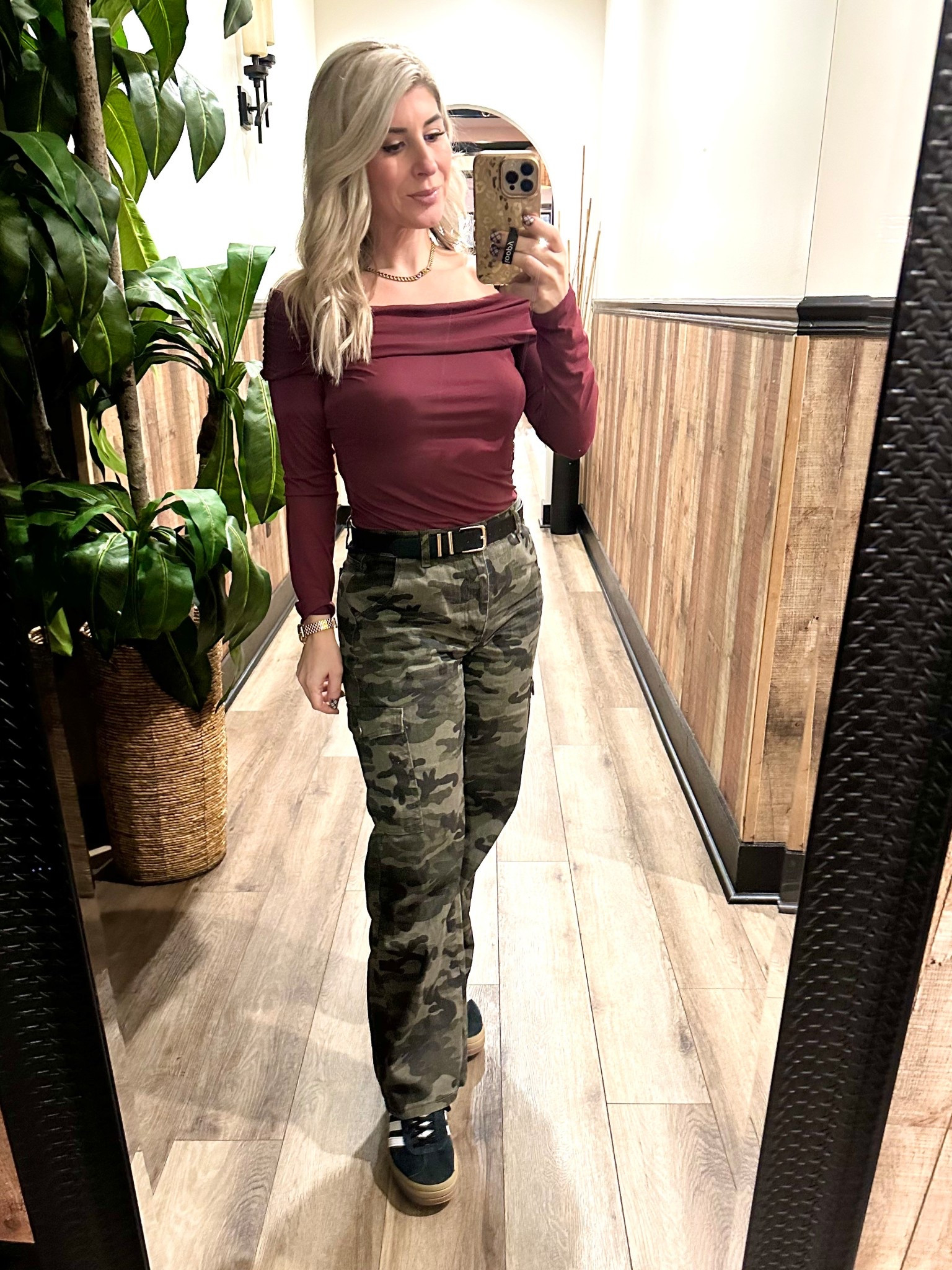 Camo cargo wide leg jeans outfit 

#LTKgrwm #LTKOver40 #LTKFindsUnder50
