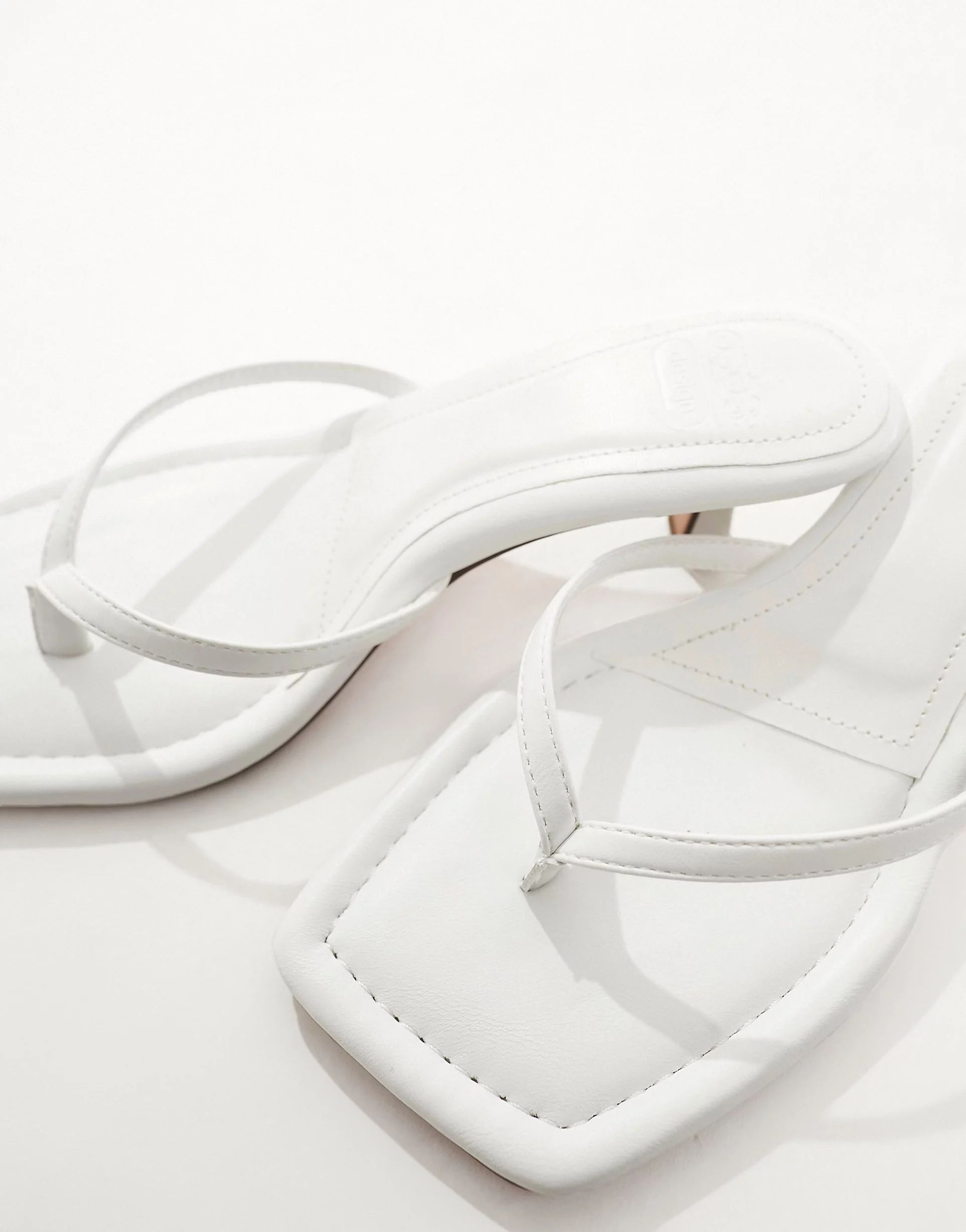 ASOS DESIGN Heatwave toe thong kitten heeled sandals in white | ASOS (Global)