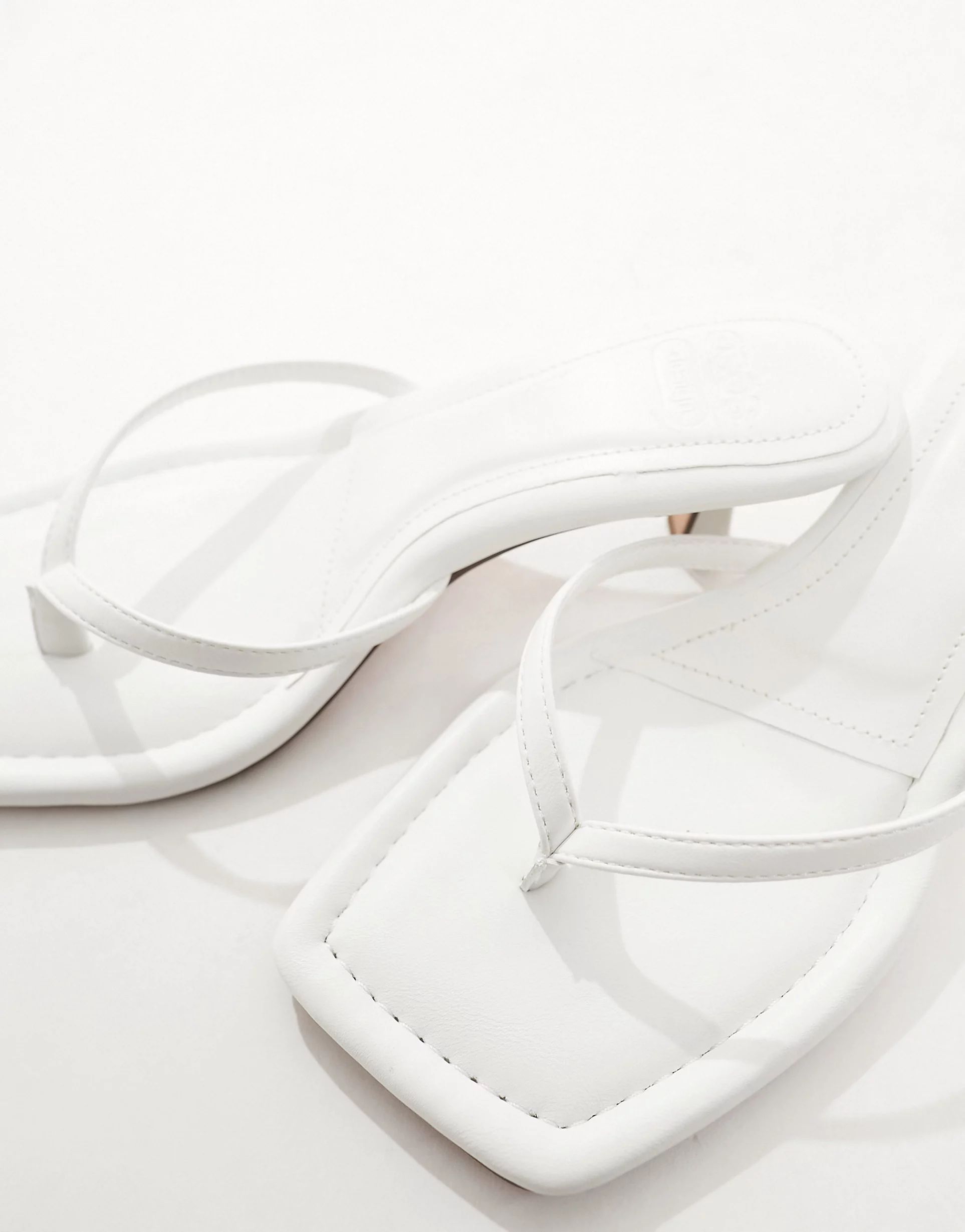 ASOS DESIGN Heatwave toe thong kitten heeled sandals in white | ASOS (Global)