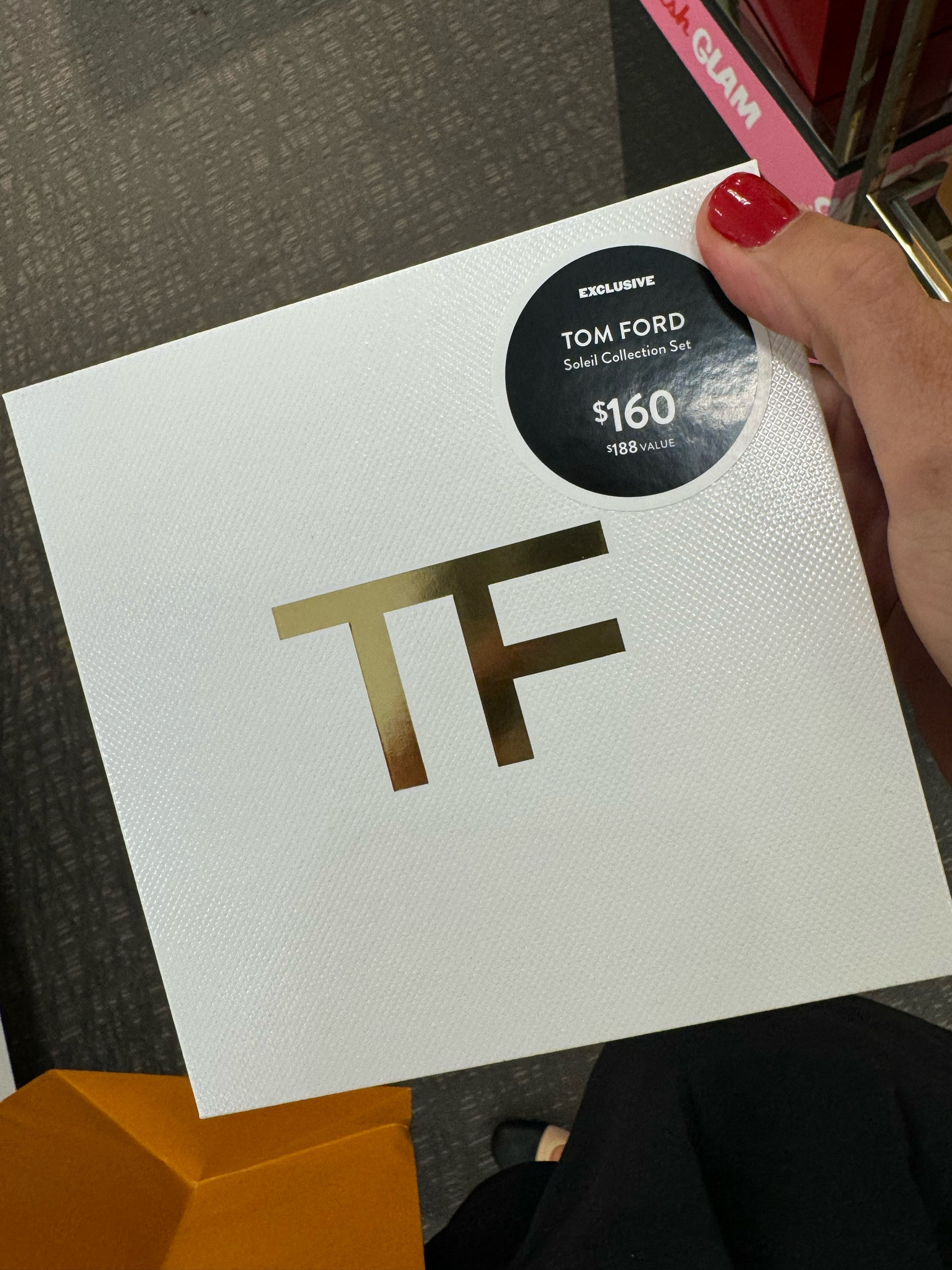 I snagged the Tom ford travel kit 🫶🏻 smells so good 

#LTKSaleAlert #LTKOver40 #LTKxNSale