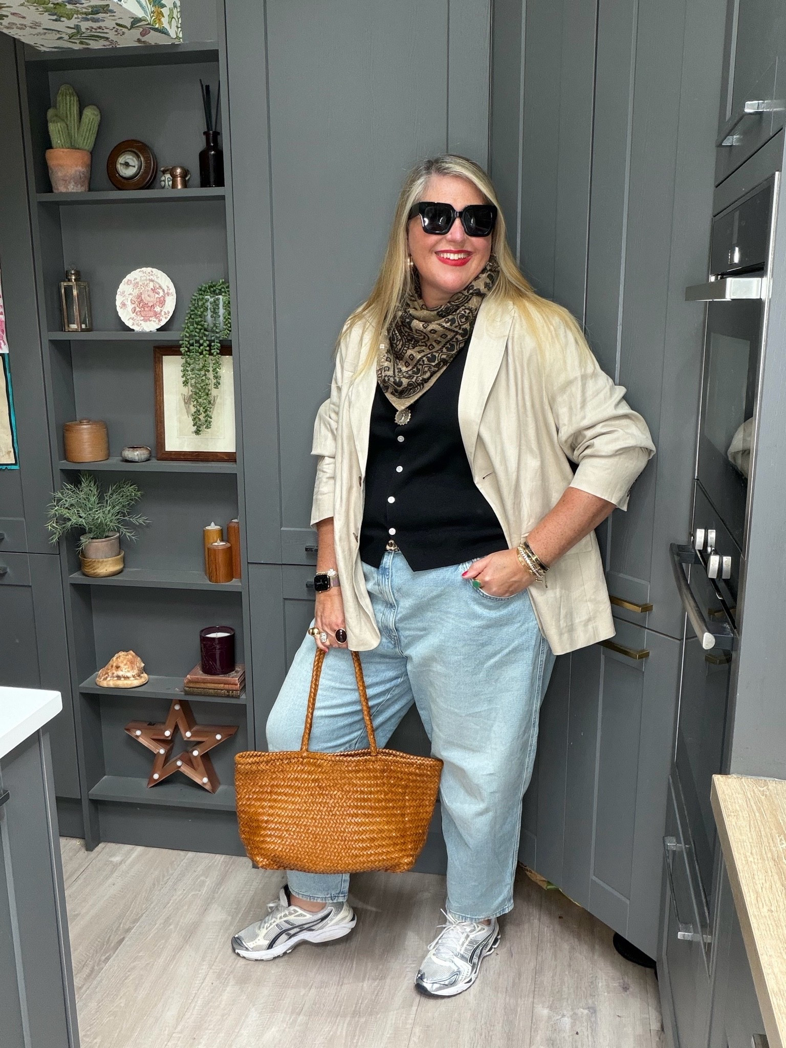 Linen Baxter, black waistcoat, scarf, barrel jeans, trainers, sunglasses, woven tote bag

#LTKsummer #LTKjeans #LTKplussize