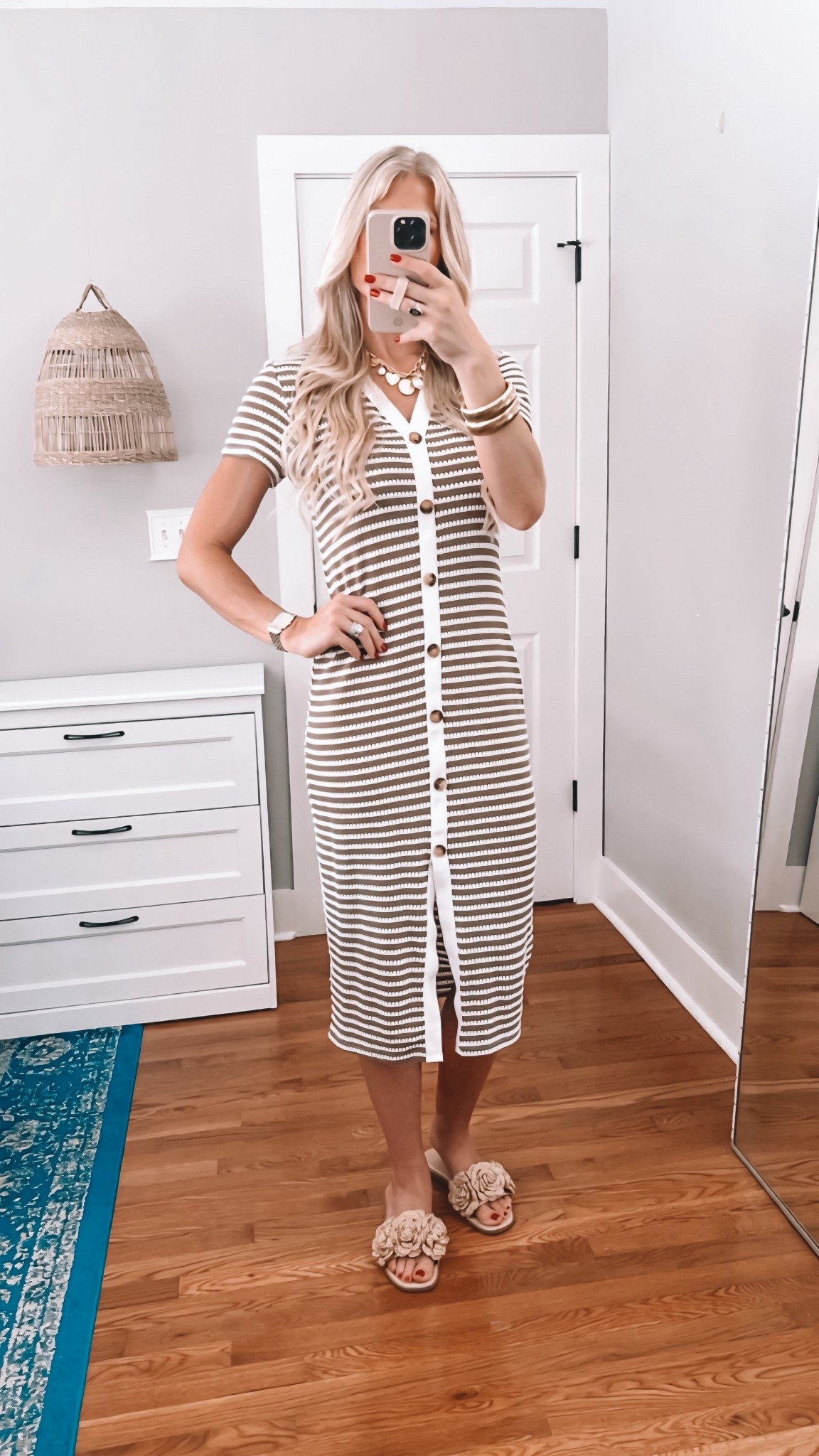 When in doubt, go with a neutral look 👏🏼

#momstyle #mommusthaves #springstyle #amazondeals #amazonfashionfinds

#LTKSaleAlert #LTKSwim #LTKootd