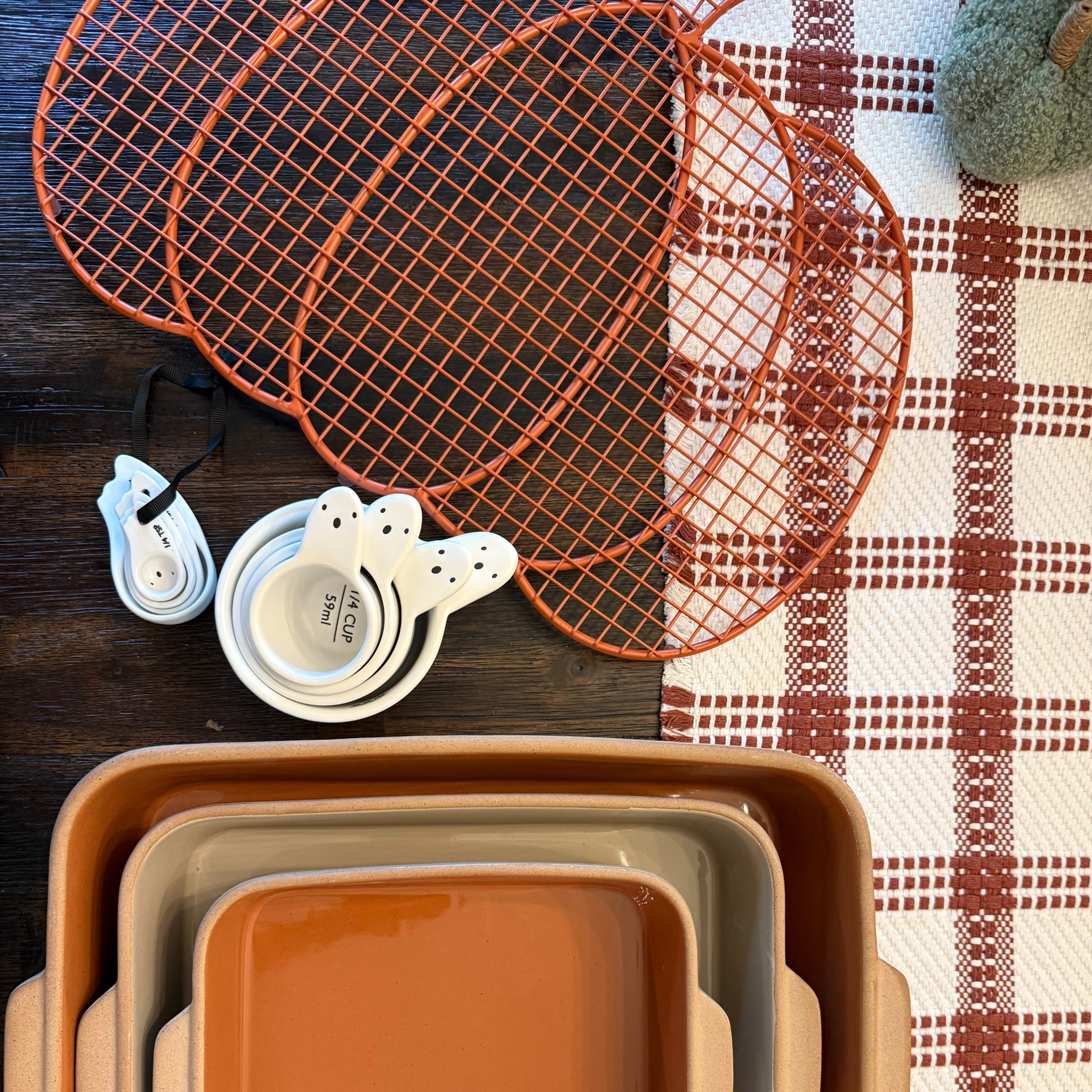 Fall and Halloween cookwear and bake wear 

#LTKFindsUnder100 #LTKSeasonal #LTKHalloween