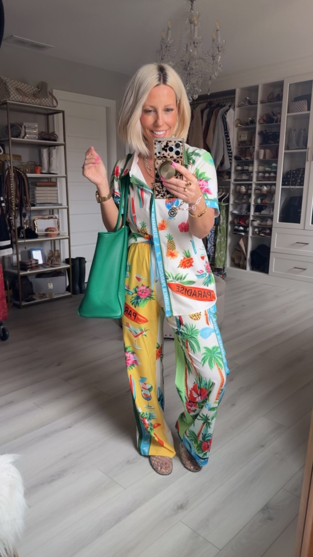 If this doesn’t scream vacation I don’t know what does!!! This would make a cute and comfy travel outfit and then wear it as a swimsuit coverup when you get there!!
⬇️⬇️⬇️
Size medium 

#LTKTravel #LTKspringtrends #LTKSeasonal