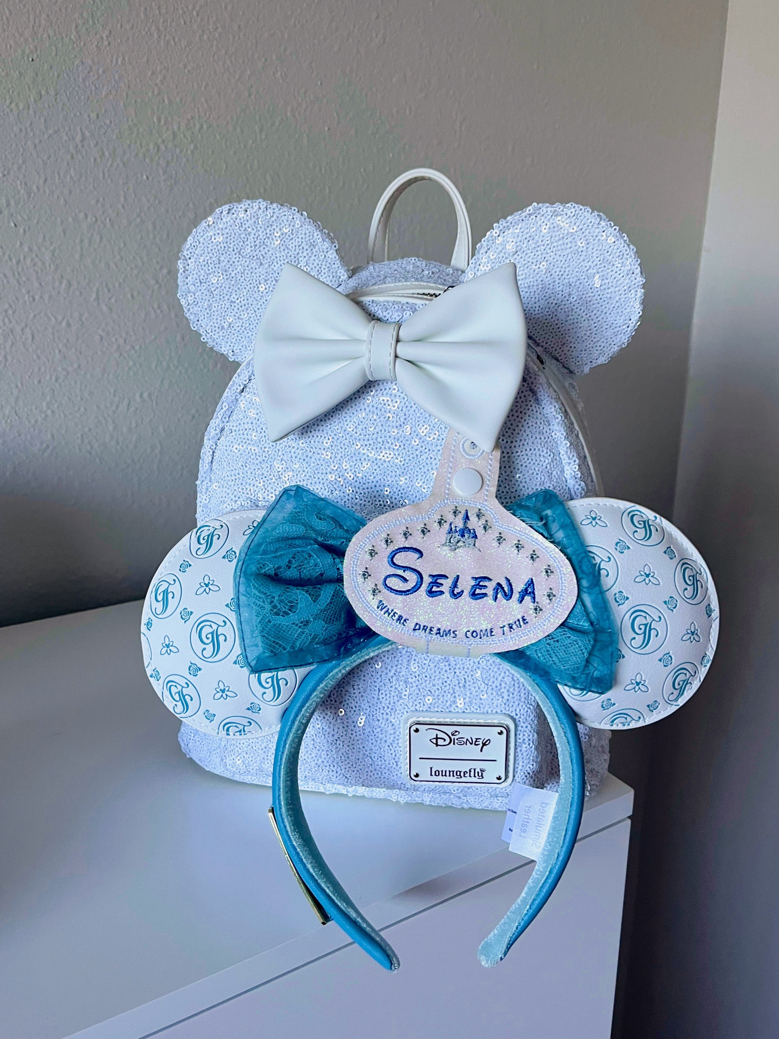 YOU NEED.

Disney world, Disneyland, park outfits, Disney park outfits, outfit ideas, Disney accessories, loungefly, ear holder

#LTKitbag #LTKSeasonal #LTKfamily