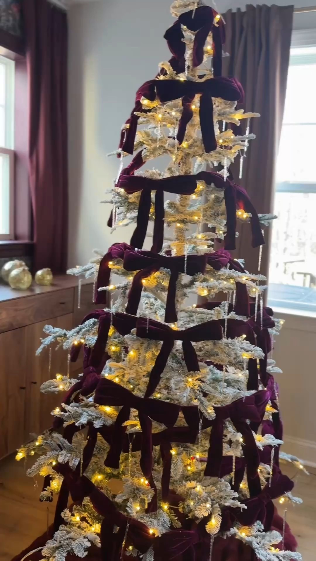 Keeping it simple this year… because honestly, I’m not trying to wrestle with a Pinterest-perfect tree. 😅

• Bow garland? Michael’s.
• Icicles? Amazon.
• Blanket-turned-tree-skirt? Walmart.
All linked in my LTK in my bio. ✨

This season I’m choosing ease, laughter, and memory-making over perfection.
Because the real magic isn’t in the décor — it’s in the moments I get to create with my family, the inside jokes, and the joy that fills this house. 💛

Here’s to holiday homes that feel good… not stressful. ✨🎄

#LTKHome #LTKHoliday