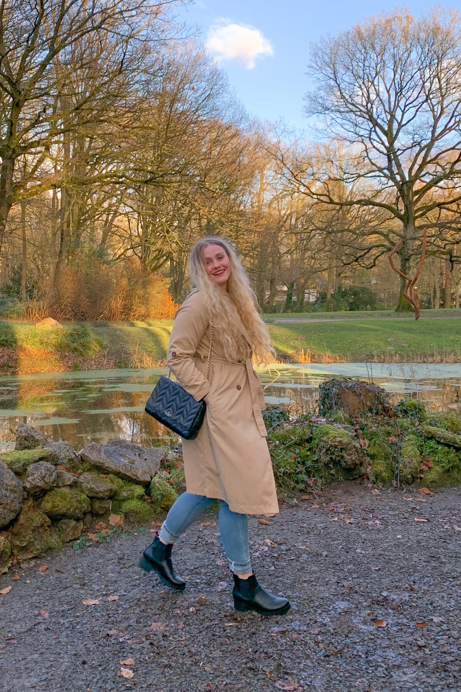 Simple Trenchcoat look with Levi’s jeans and black accessories 

#LTKeurope #LTKstyletip #LTKfit