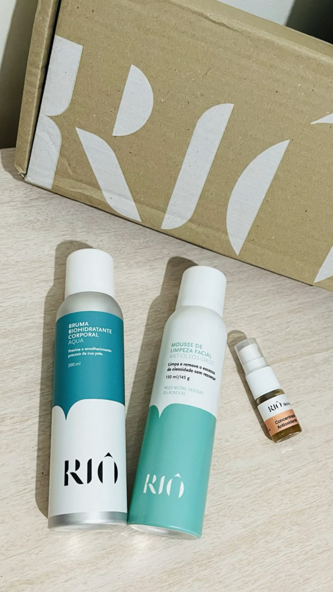 Riô, a primeira multinacional brasileira com produtos avaliados e certificados pela SkinSAFE by Mayo Clinic USA.

Hoje eu trouxe para apresentar à vocês as minhas escolhas.

👉🏻 Mousse de Limpeza Facial Antioleosidade: Remove impurezas e o excesso de oleosidade, diminui os poros dilatados e a vermelhidão, além de reequilibrar o microbioma da pele. 

👉🏻 Bruma Biohidratante Corporal Aqua: O hidratante para quem tem preguiça de passar hidratante. Aplicação em spray prática e rápida: borrifou, absorveu, hidratou. 

👉🏻 Concentrado Antioxidante: combinação inédita de 5 poderosos antioxidantes para uma pele mais uniforme e radiante. Alta estabilidade e eficácia da primeira à última aplicação. Para todos os tipos de pele, inclusive as sensíveis.

#LTKbeauty #LTKbrasil