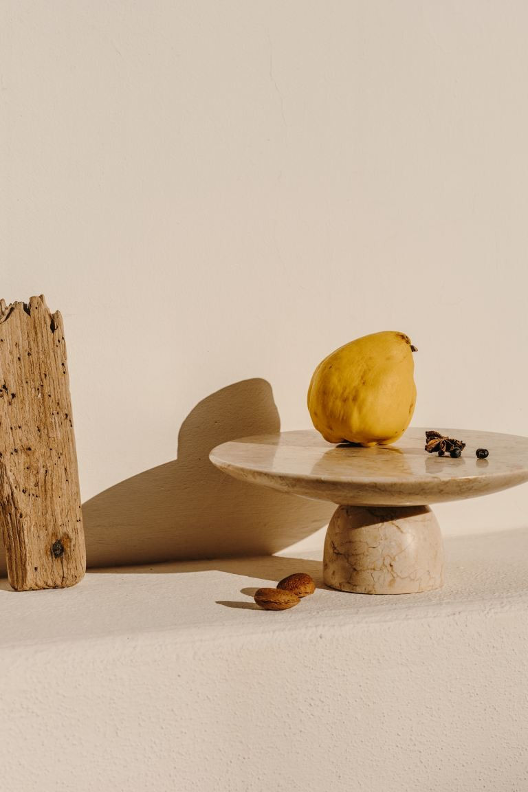 New ArrivalRound, footed serving dish in marble with a classic design, perfect for your dinner ta... | H&M (US + CA)