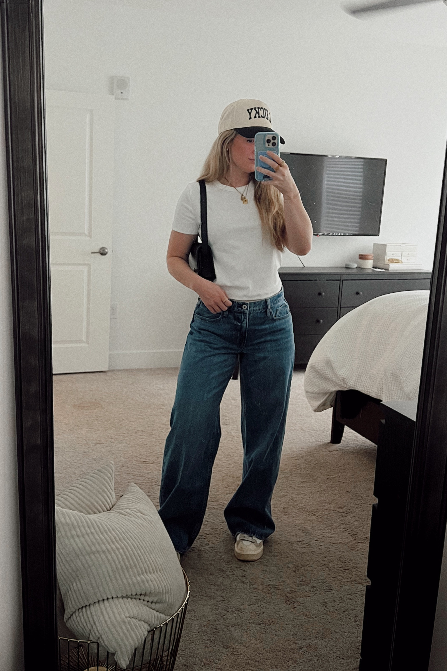 Basics 🖤

#LTKSeasonal #LTKtravel #LTKfindsunder50