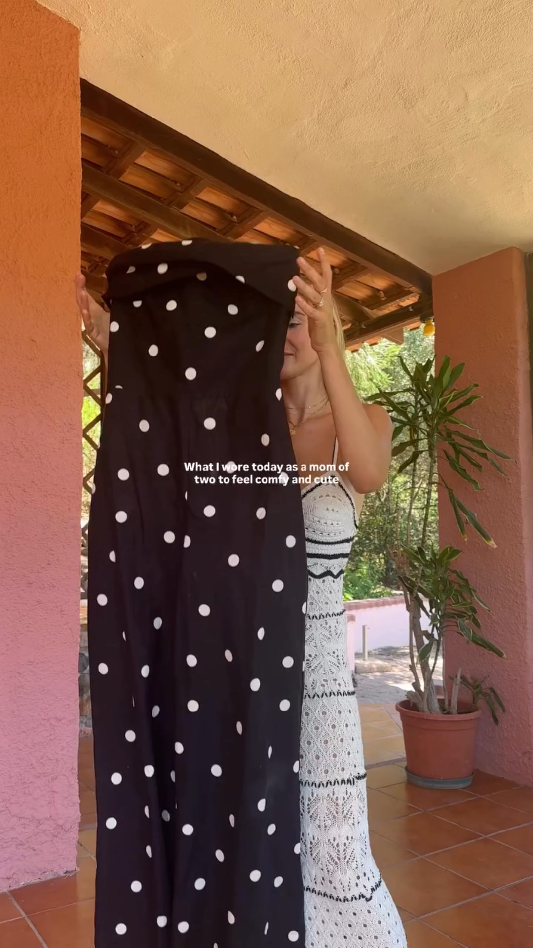 Getting dressed is how I show up for me—but I don’t always have the time (or energy) for a complicated outfit. That’s why I love pieces like this linen romper: one and done, breastfeeding-friendly, and cute enough to make me feel like me again. 

@sezane #sezane #sezanelovers