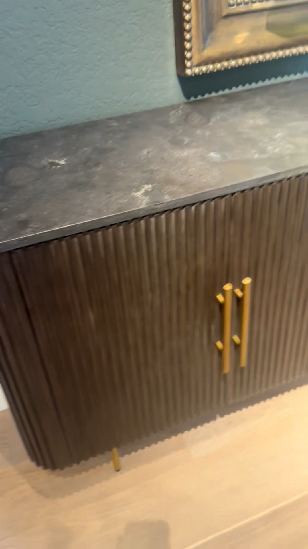 This Liath Smoke finish sideboard by Arhaus is crafted from pine and oak veneer, featuring layered mixed materials, reeded detailing, and brass accents. Now up to 60% off—clearance at Arhaus.
#Arhaus #sideboard #mixedmaterials #reededdetail #brassaccents #homefinds

#LTKHoliday #LTKSaleAlert #LTKHome