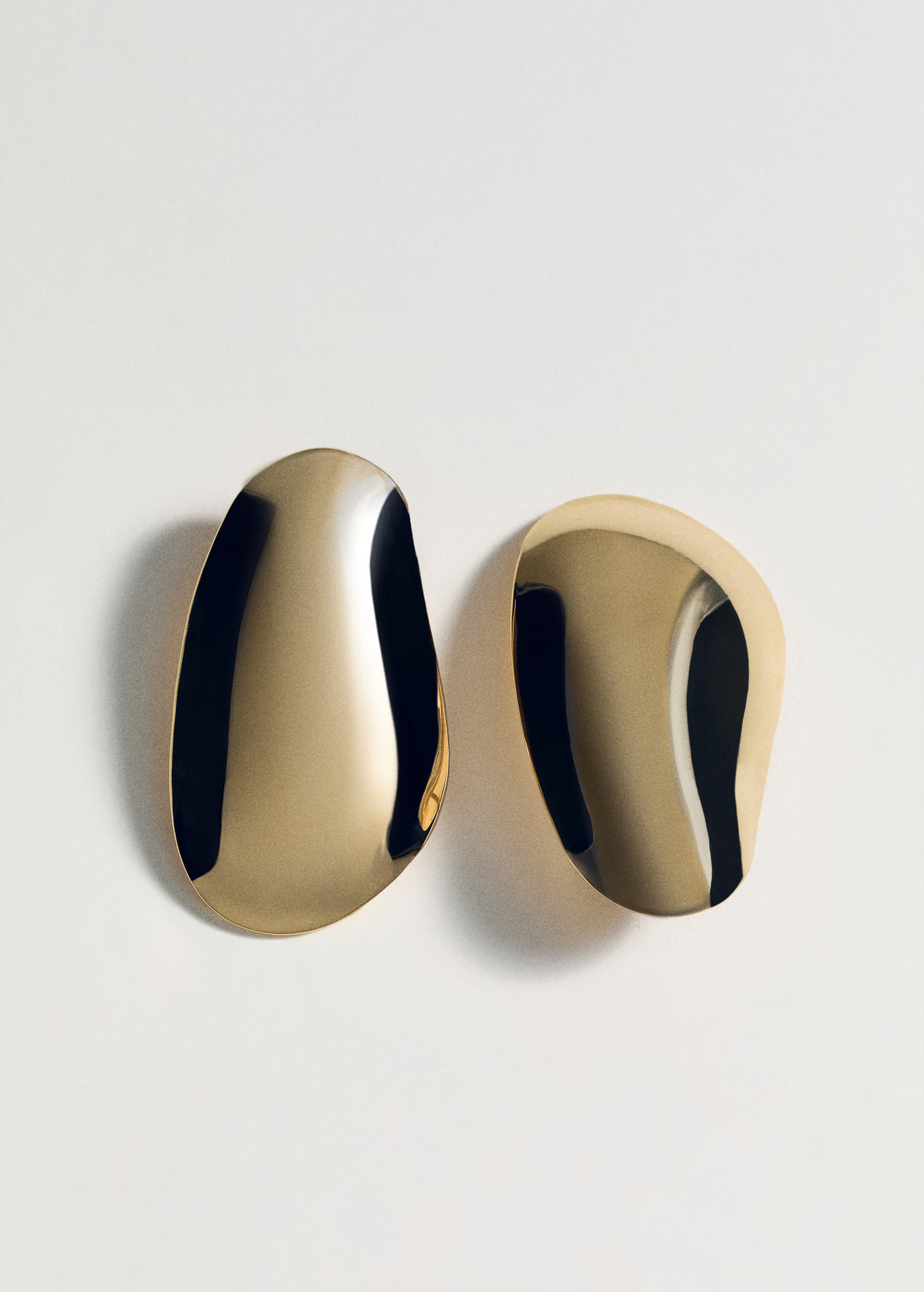 Asymmetrical maxi-earrings - Women | MANGO United Kingdom | MANGO (UK)