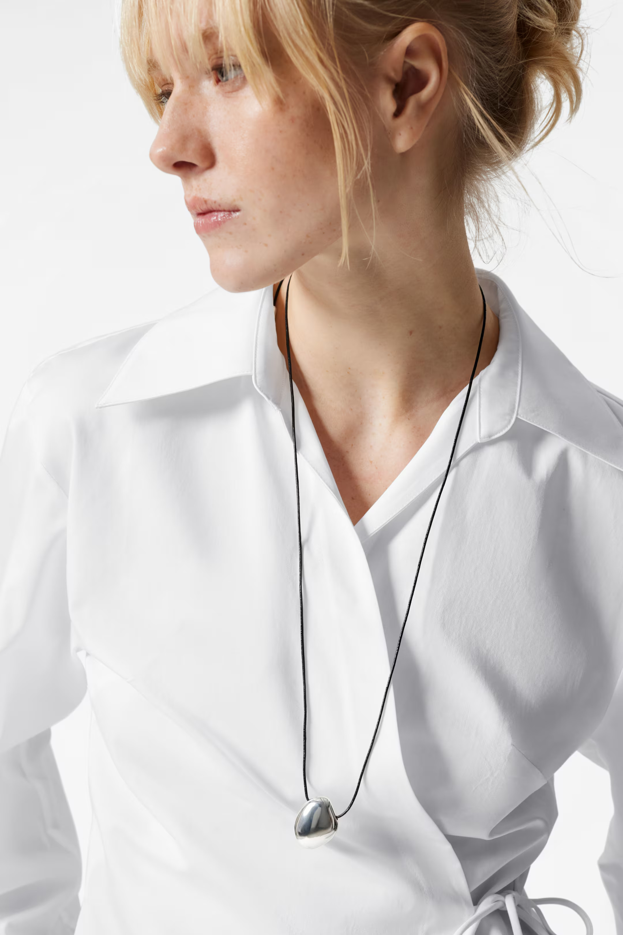 Sculptural Pendant Cord Necklace | H&M (UK, MY, IN, SG, PH, TW, HK)