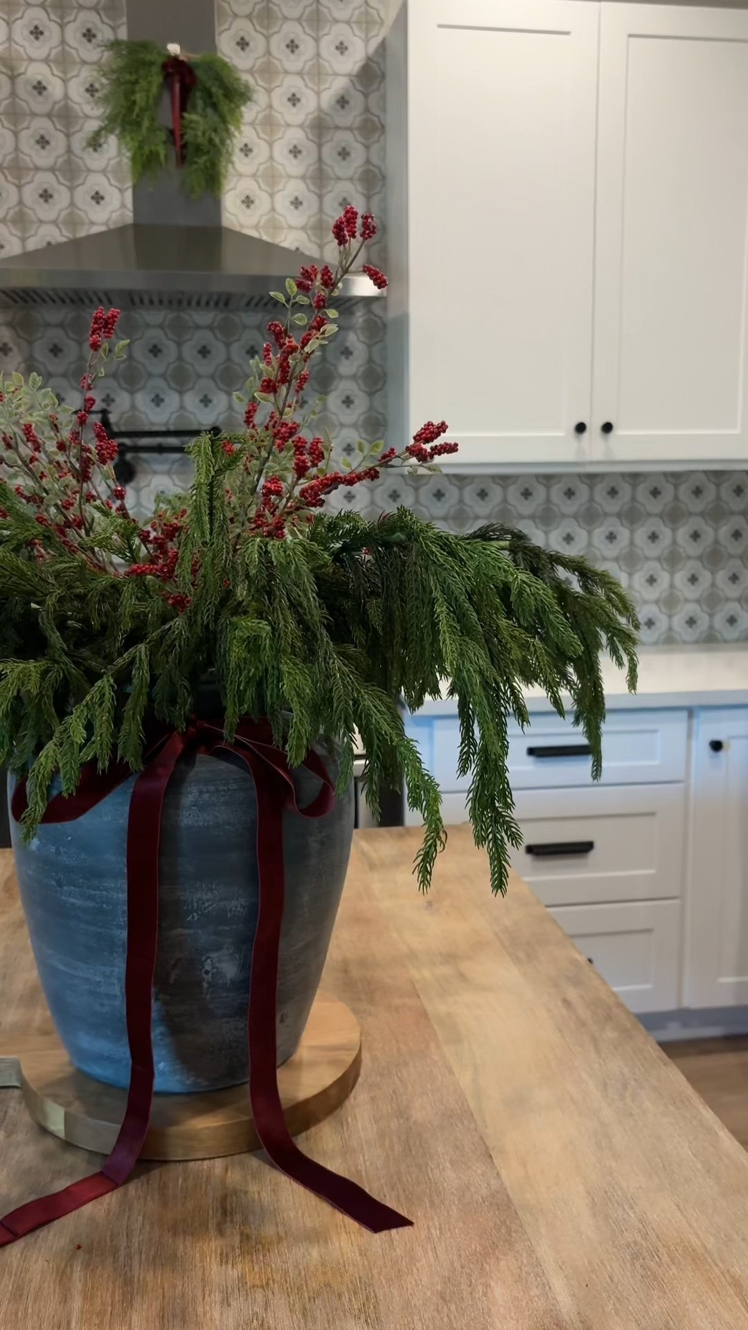 Christmas kitchen decor 🌲🕯️ 

#LTKHoliday #LTKHome #LTKSeasonal