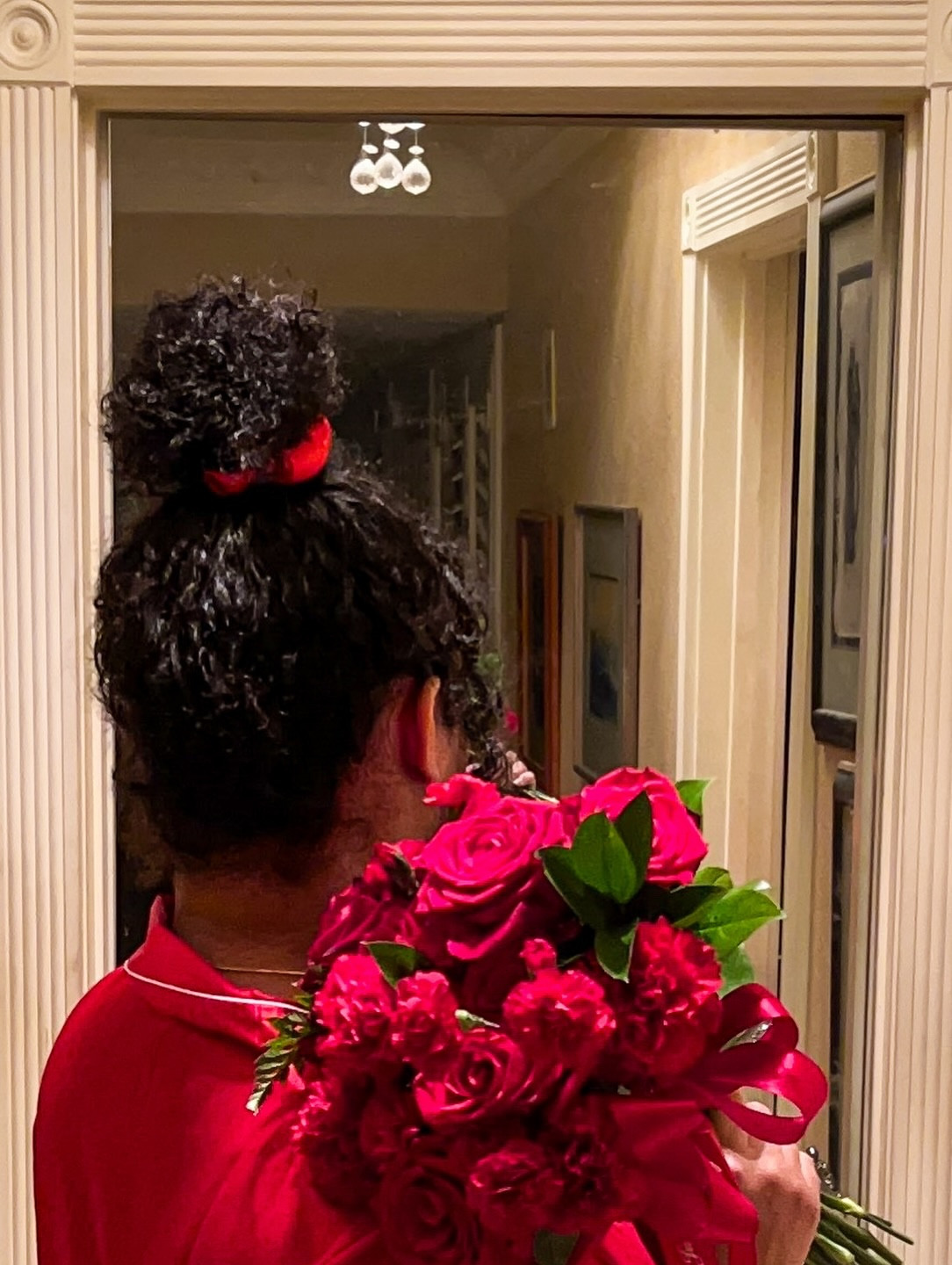 The smell of roses in the morning 🥀>>>
This beautiful bouquet has single handedly brightened my room and my mood.
A very grateful girl ❤️

.
.
.
#roses #rose #pinterestgirl
