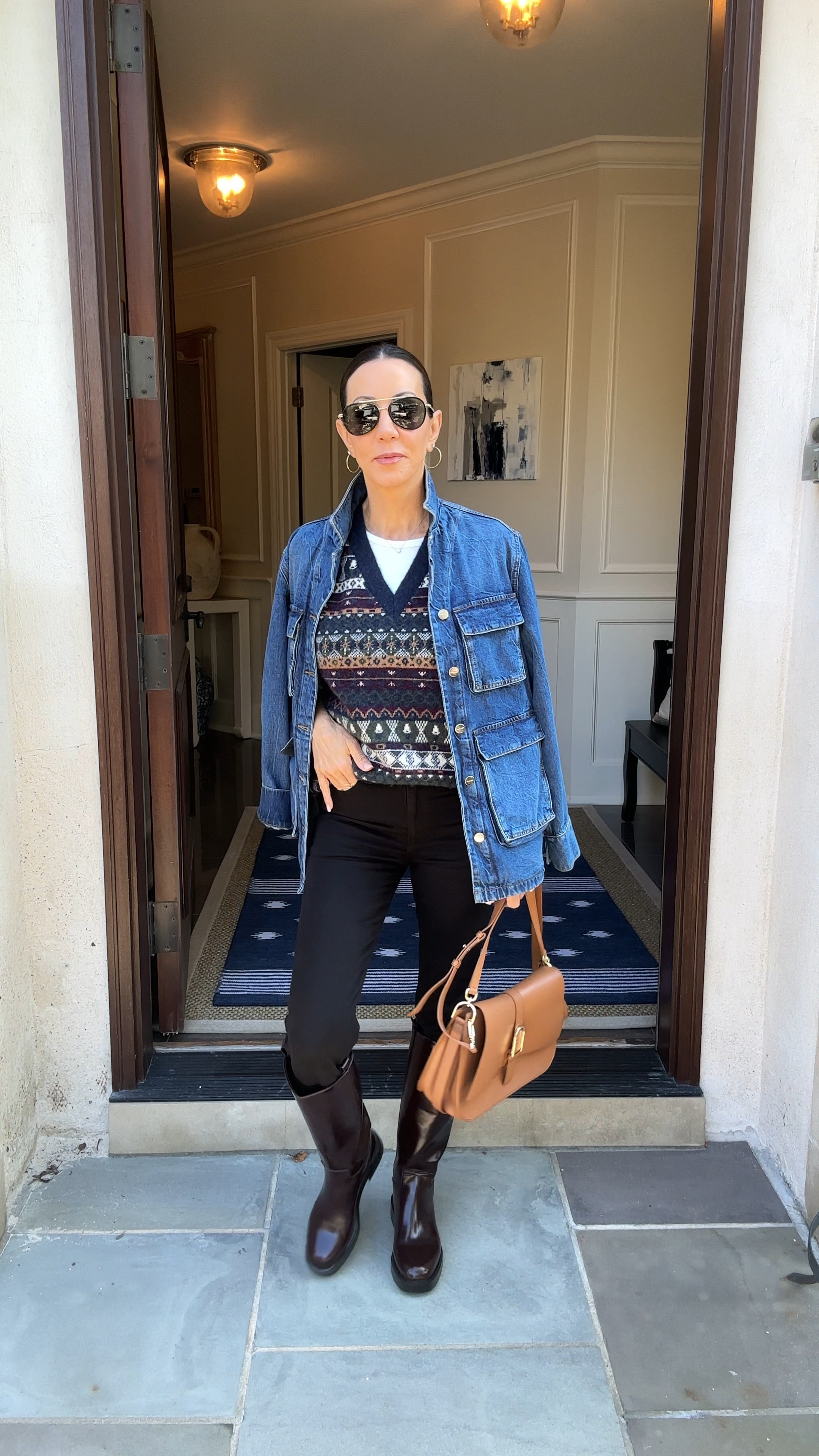 Casual Fall weekend look with some new goodies:)

The boots are Zara and are available now online  # 1018/410