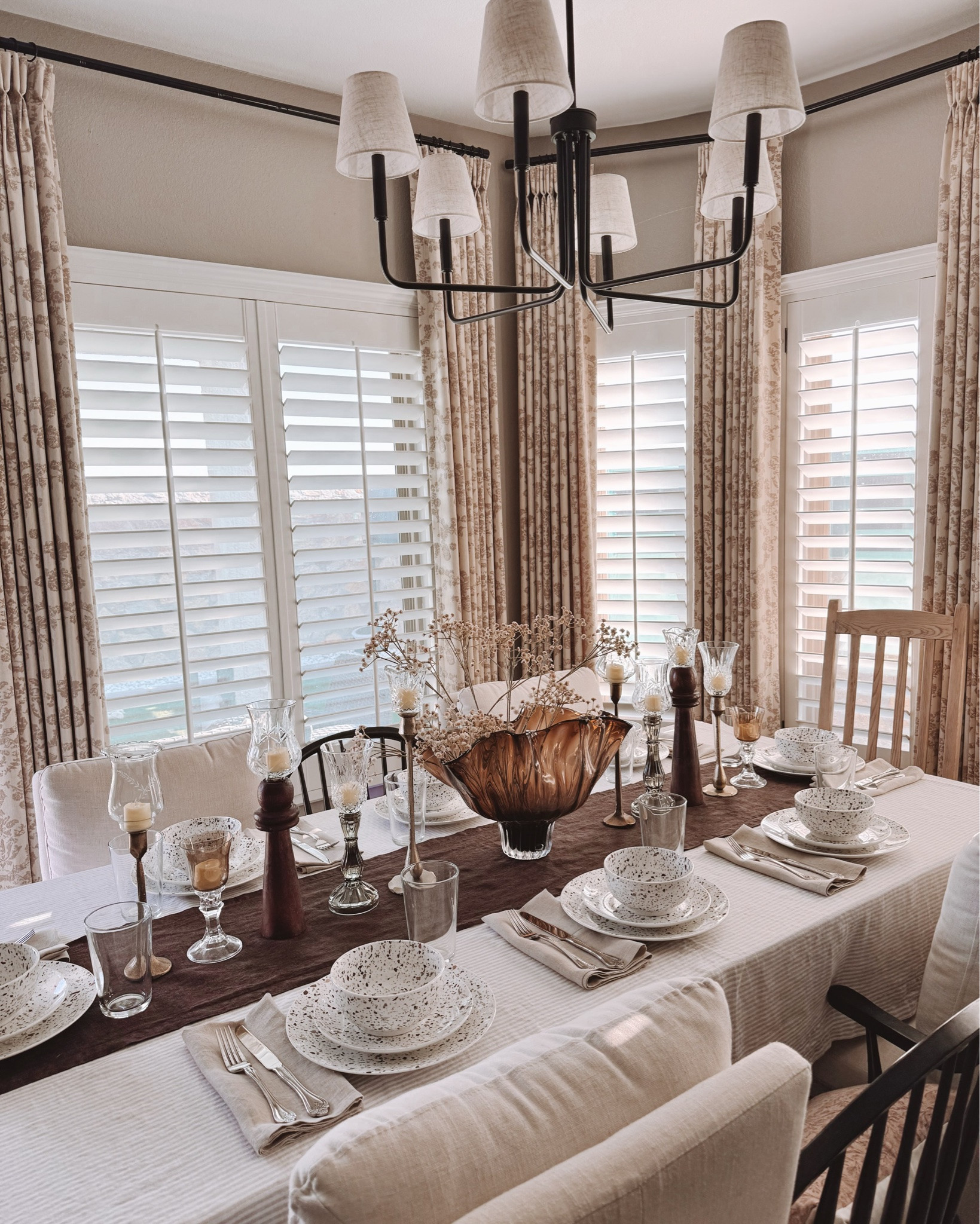 Happy new week! I’m finding my groove finally after sending the kids off to school two weeks ago. I pulled out the fall bins but before I change things up, I wanted to share a few stills of my table with these beautiful dishes from @cerelith_official 
The speckled design is fun and I think they can be used in an elegant or casual setting. They are chip resistant, dishwasher and microwave safe. Perfect if you have kids! 

Link in bio 

#cerelithdinnerware #tablesetting #dishes #tabletopdecor #tablesettingideas