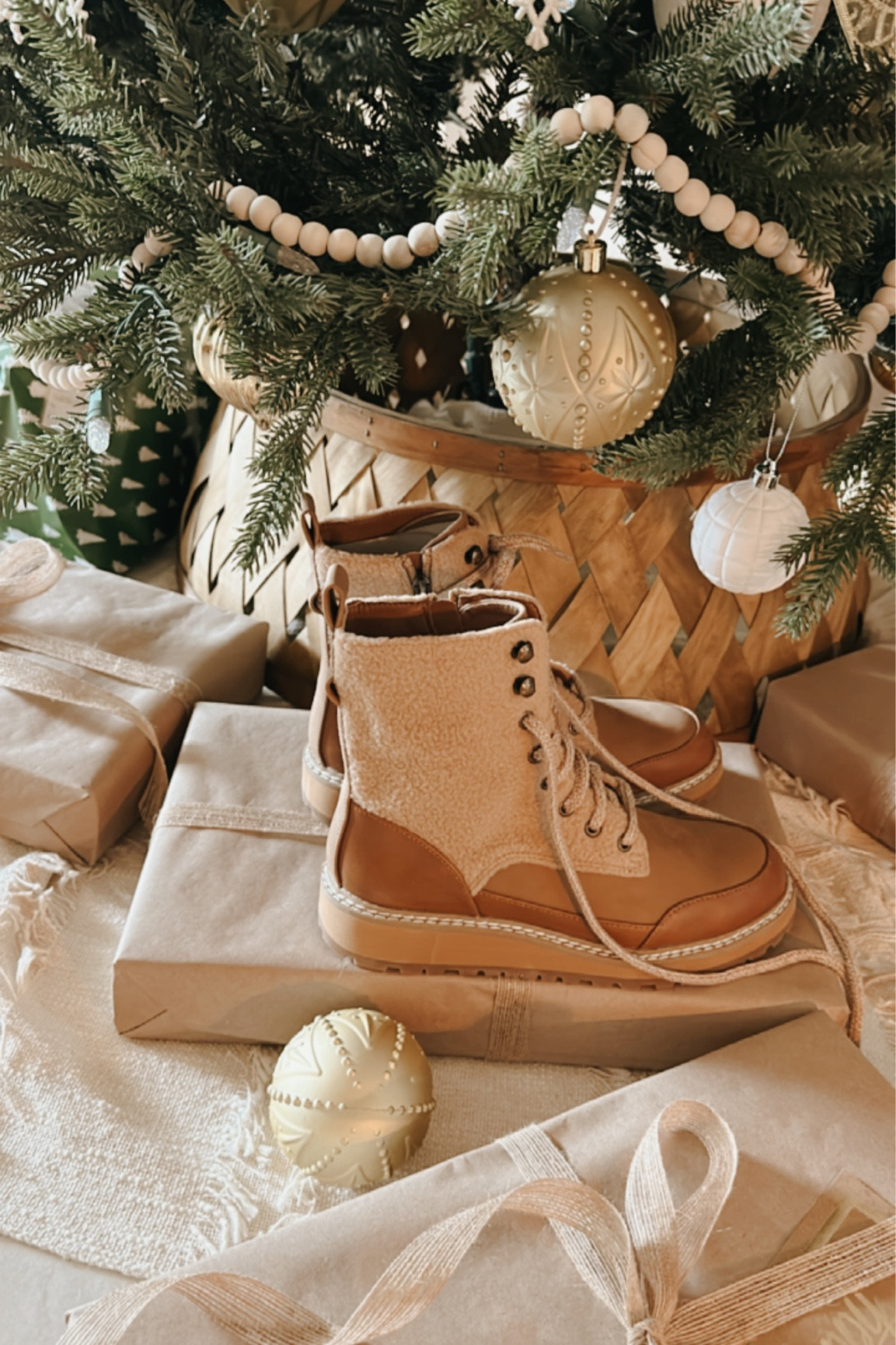 Sensacional winter boots 

#LTKGiftGuide #LTKSeasonal #LTKHoliday