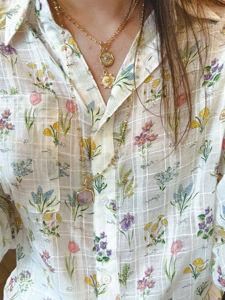 Cutest floral spring blouse from red dress boutique. Runs big! Wearing xs. Wearing with foundrae small belcher necklace and Marlo laz necklace 



#LTKstyletip #LTKSeasonal #LTKfindsunder100