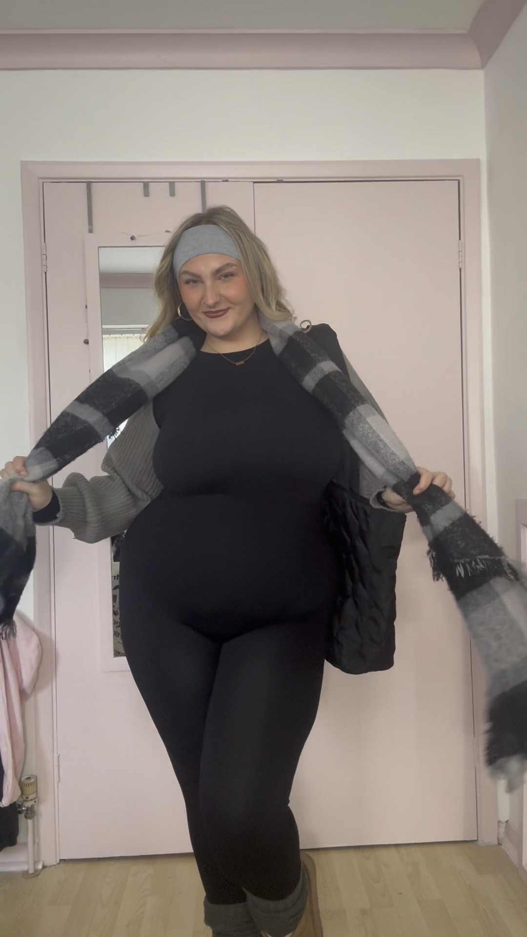 Easy everyday outfit 🩶 

Leggings- better tights 
Necklace - Solvi jewellery 

#LTKFashionMonth #LTKuk #LTKcurves