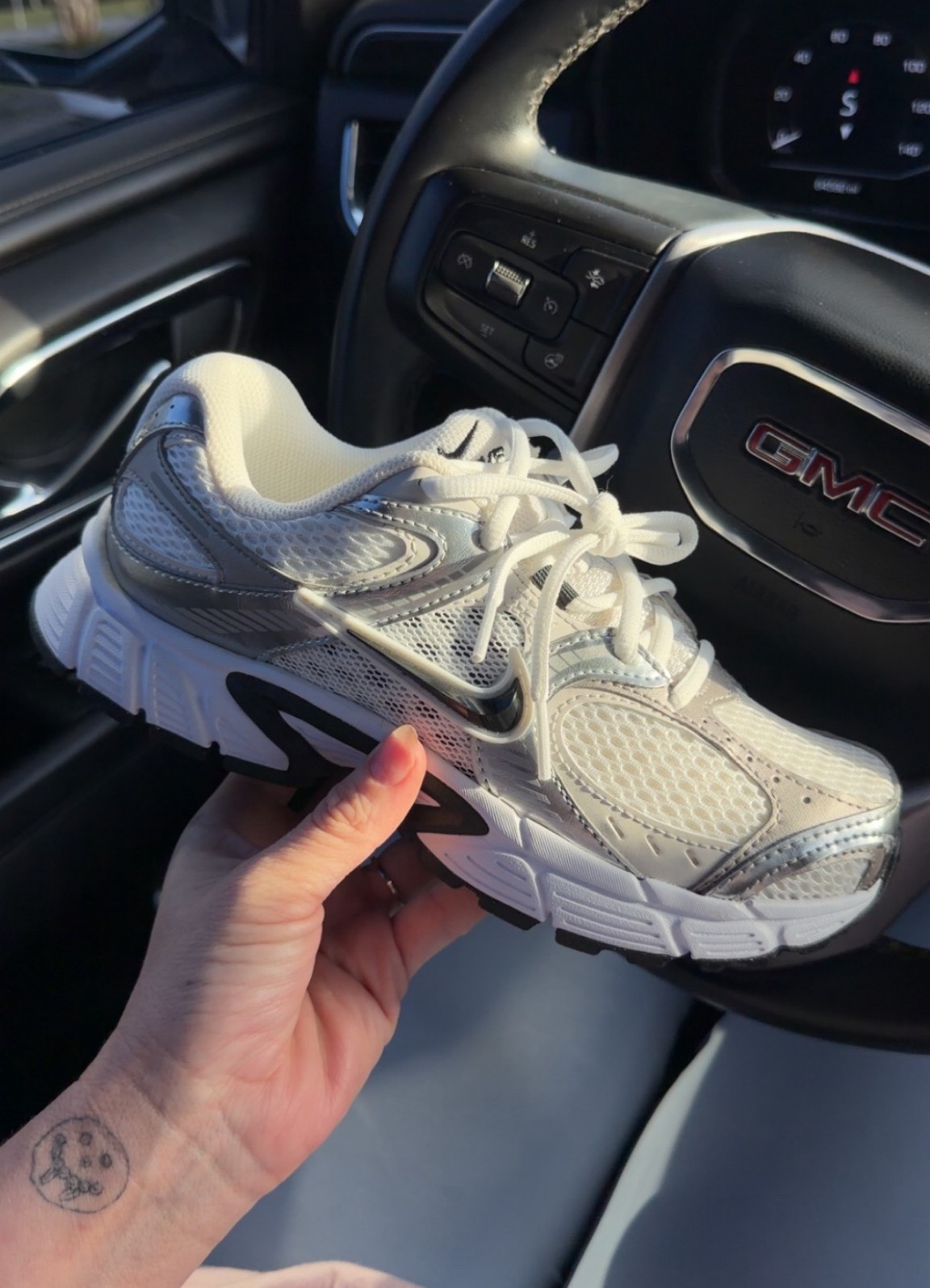 Picked these cuties up. Reduced price at checkout 🤍

Gym OOTD | everyday sneaker | Nike V5 

#LTKdayinmylife #LTKfitnessgoals #LTKActive