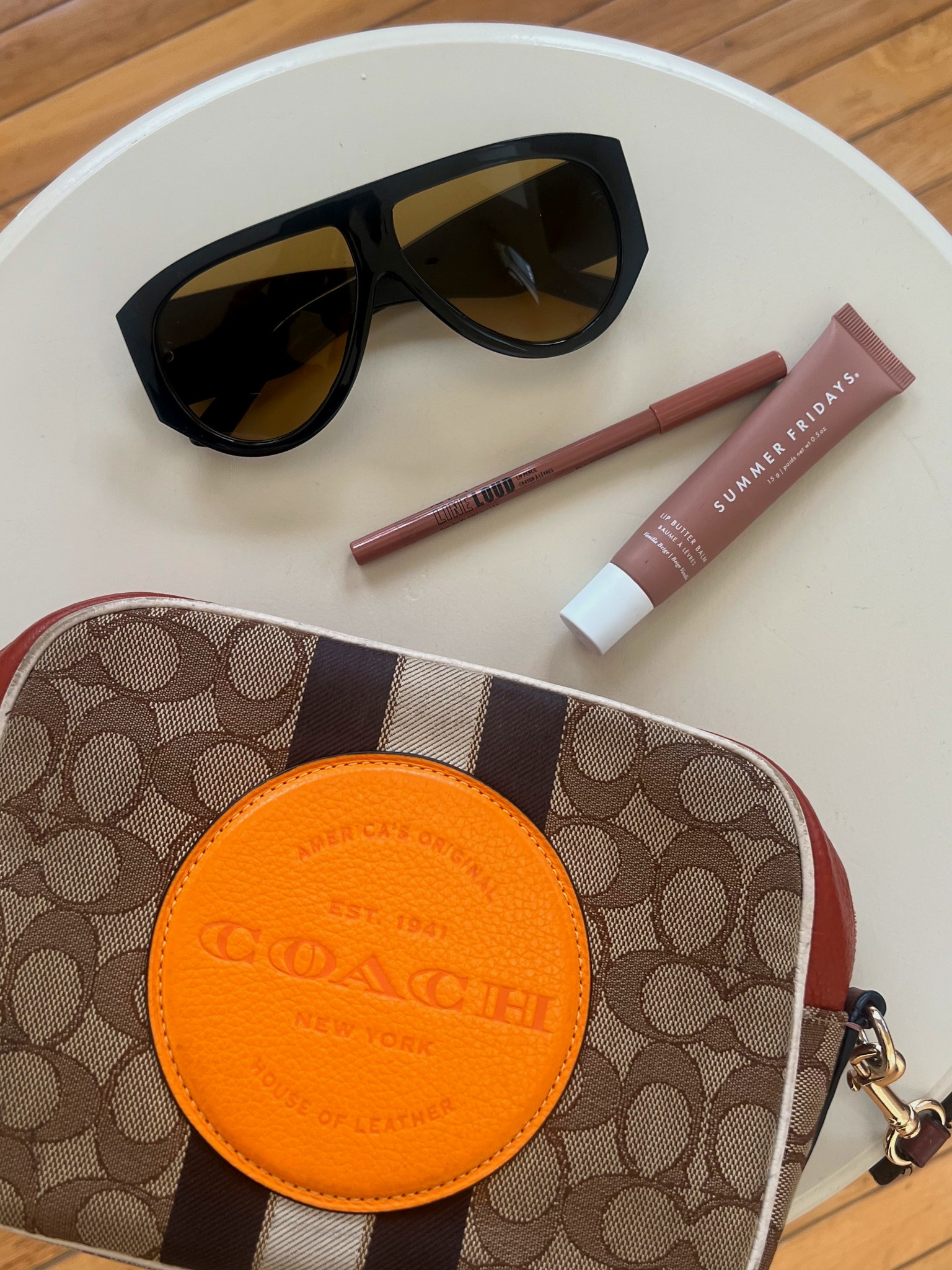 hi British Vogue, this is what’s in my bag 👜

#LTKBeauty #LTKItBag