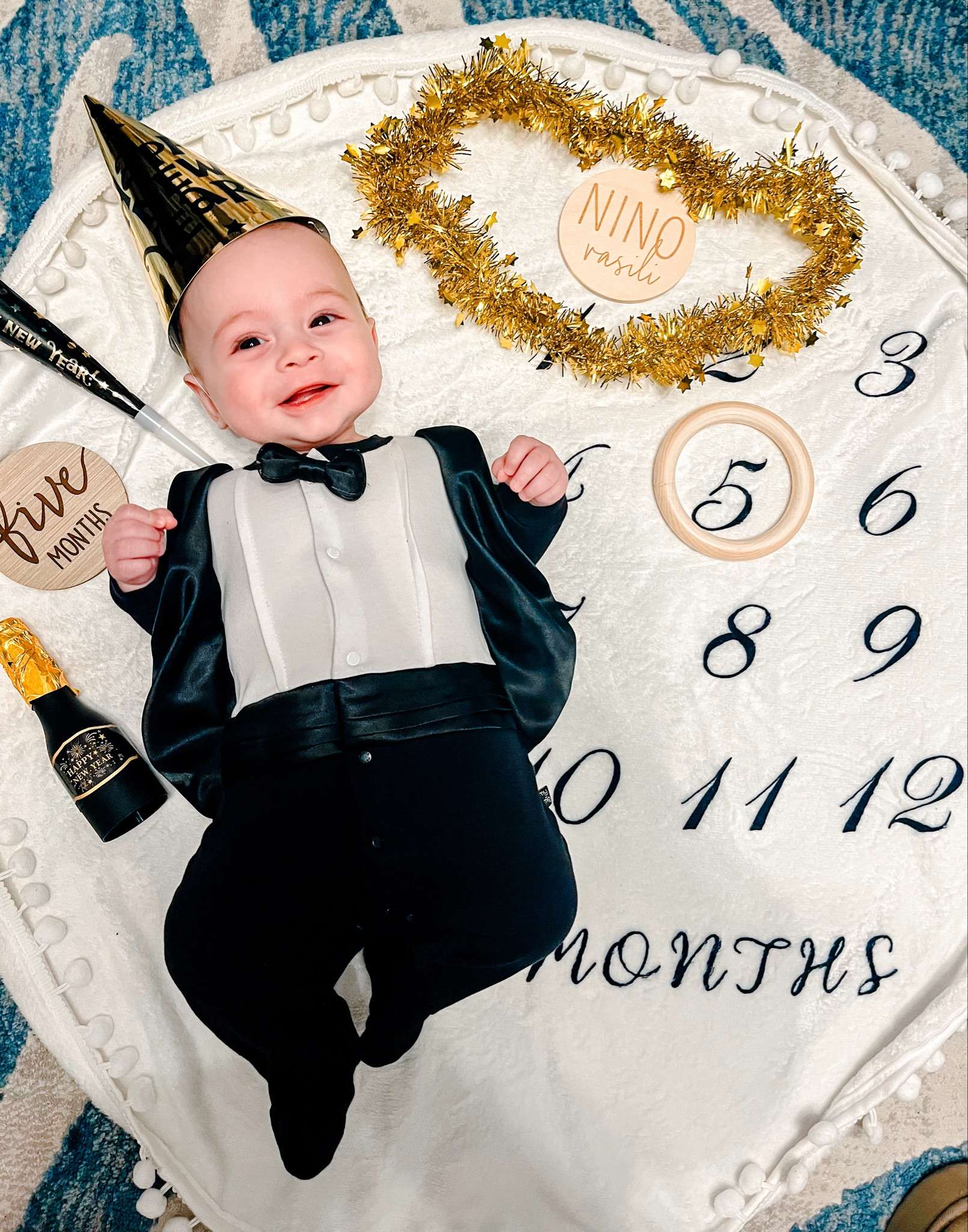Entering a new months and a new year!! Nino Vasili is 5 months old!🎉🥳
.
.
.
.
.
.


#LTKHoliday #LTKfamily #LTKbaby