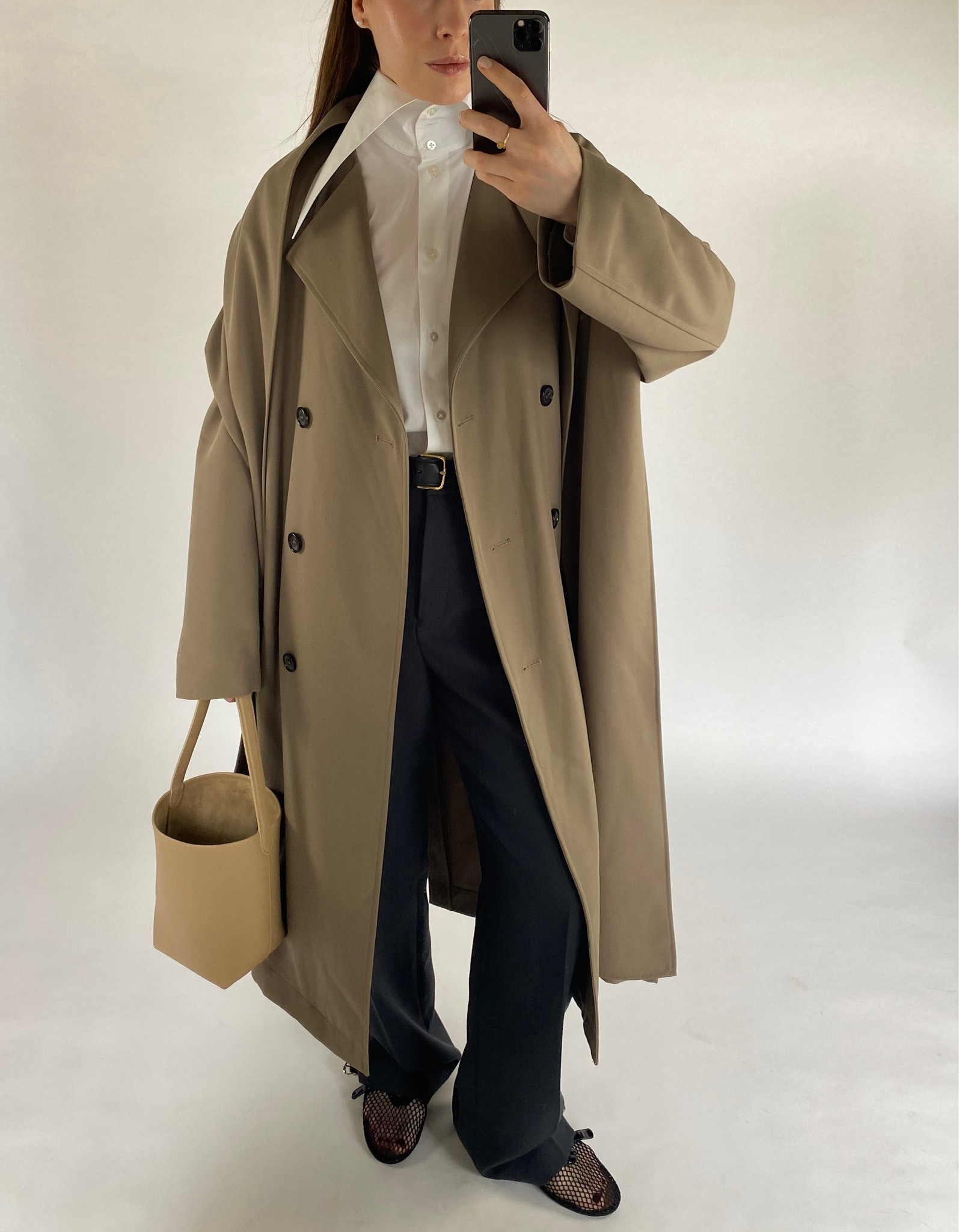 Spring is around the corner 🫶🏻 the perfekt caps trench coat 

#LTKSeasonal #LTKitbag #LTKworkwear