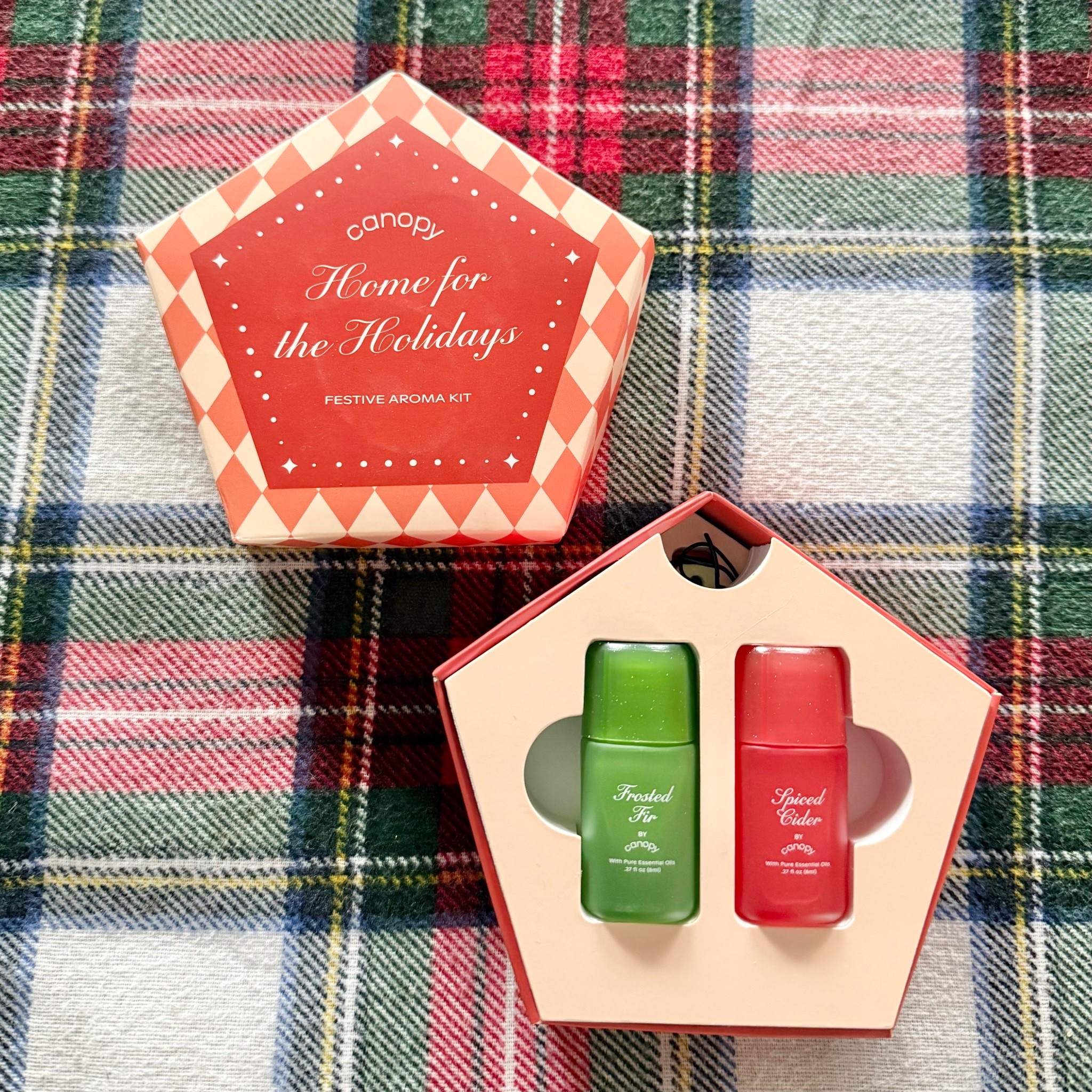 @get.canopy Home for the Holidays Aroma Kit 
$40.00
-  Frosted Fir
- Spiced Cider
- Custom Aroma Stones
- Festive Ornament Felt Diffusers

Free shipping on $25+ orders

#LTKHoliday #LTKSeasonal #LTKHome