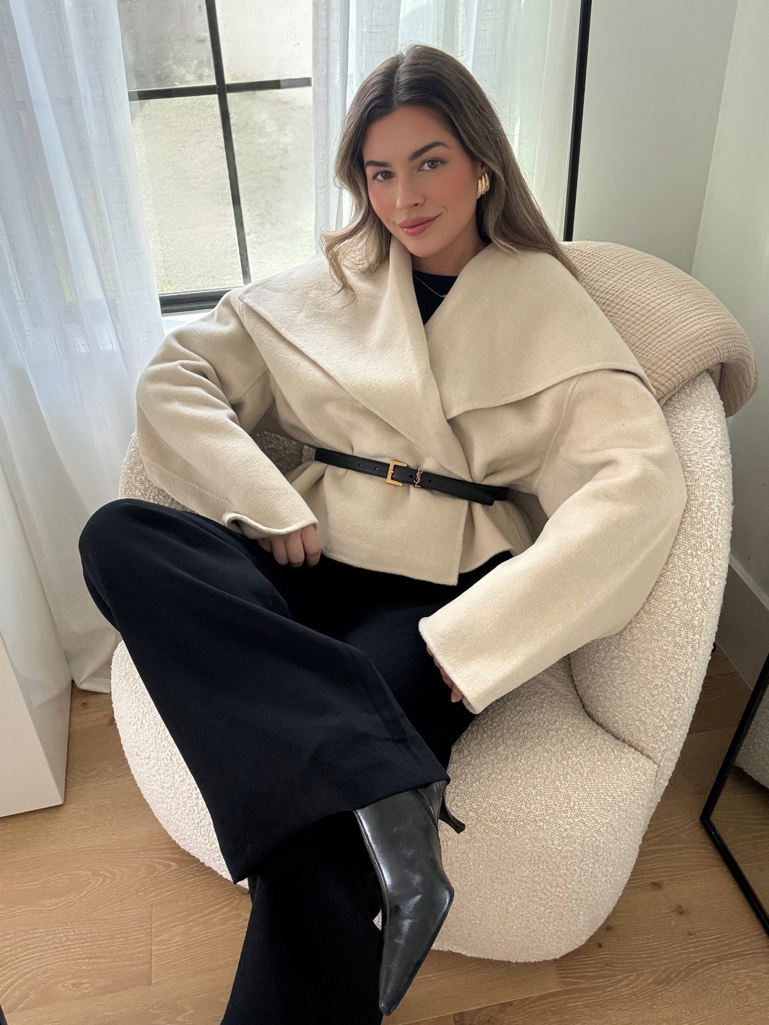 Obsessed with this coat from dissh🤍