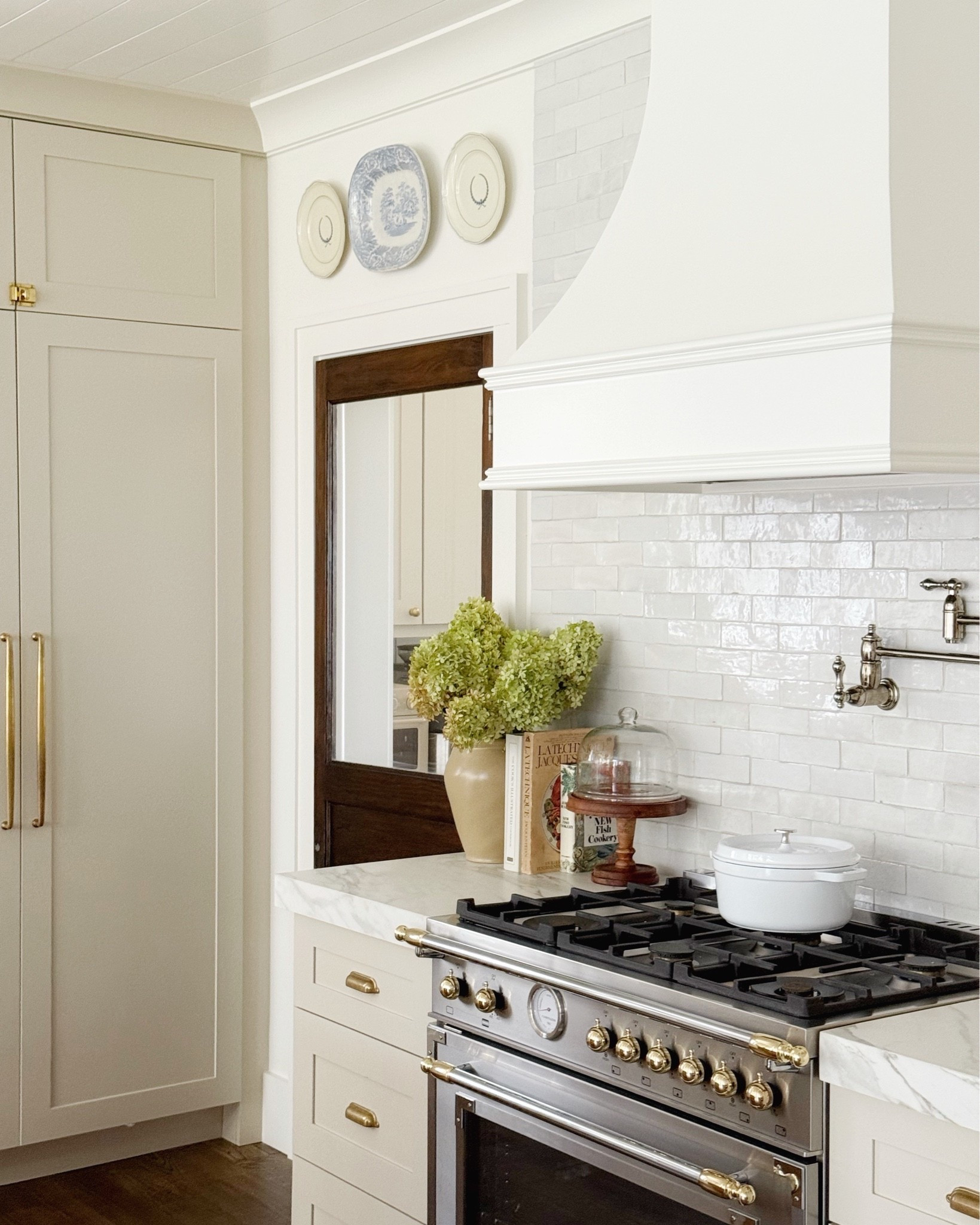 Kitchen hood and Zellige tile

#LTKHome
