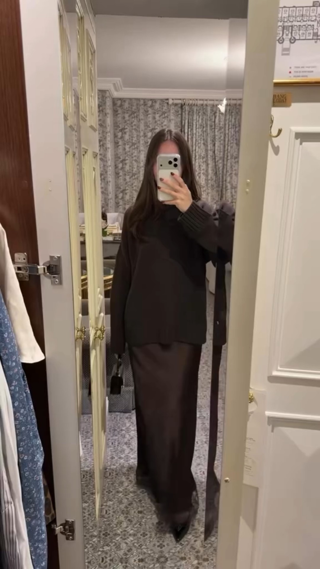 Dinner ootd - first night at Ashford Castle 🤎🦢

#dinnerootd #ashfordcastle #monochrome #styleinspo #pinterestinspired